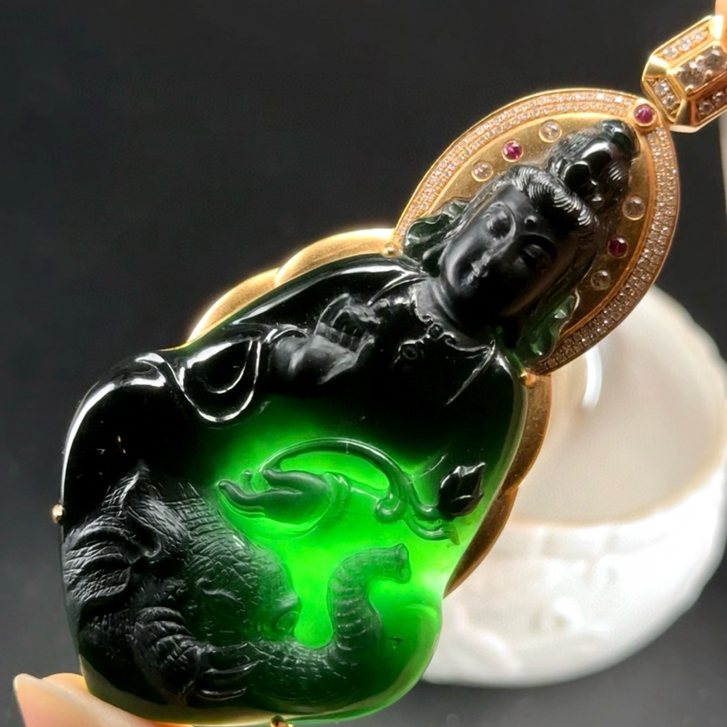 精品18k墨翠普贤菩萨 种好色正 黑度极好 打灯通透 油性十足 尺寸75.3