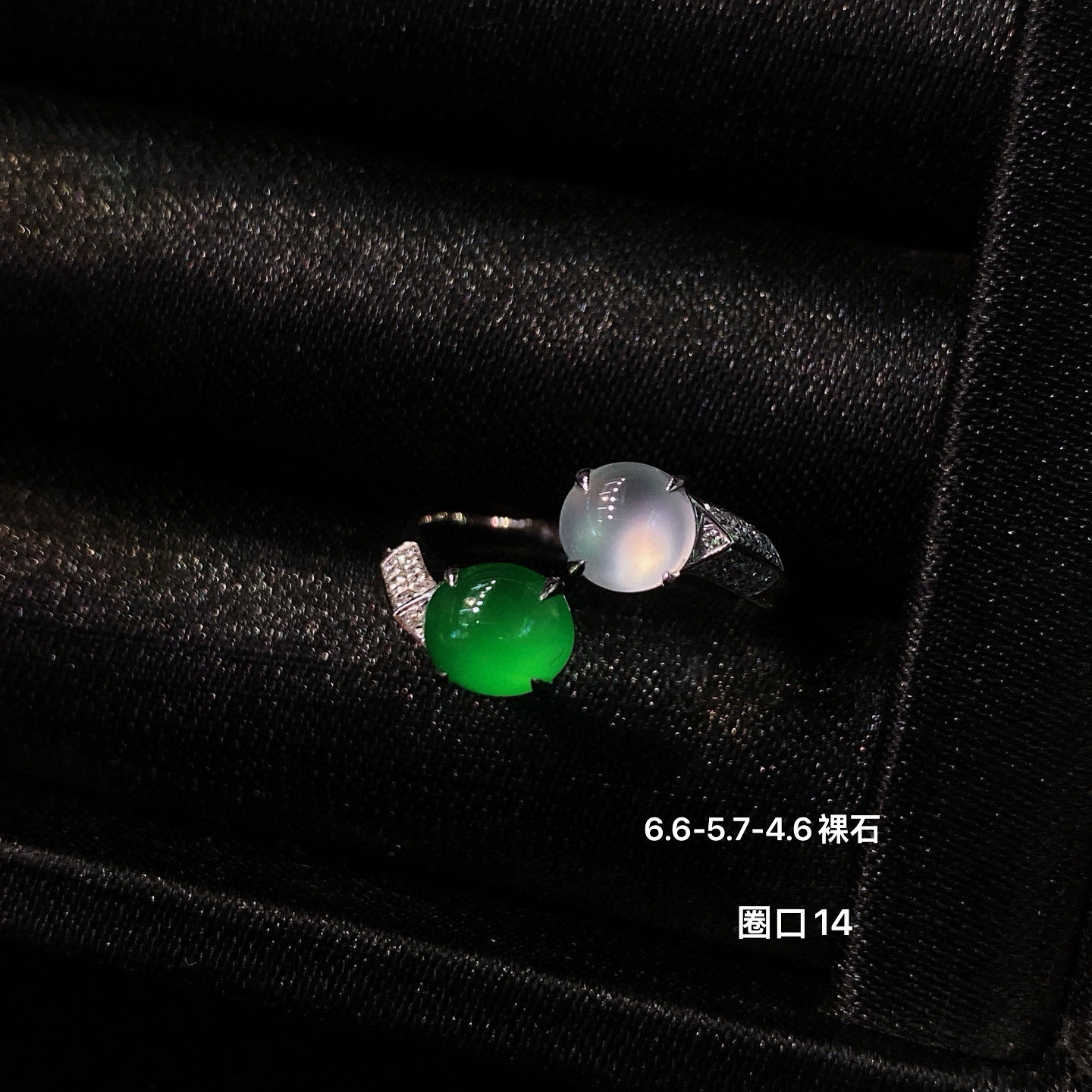 双色蛋面戒指 
冰绿蛋组合戒指，晶莹剔透
女神范十足，梦幻美感十足
18k金镶嵌，简镶真的很耐看