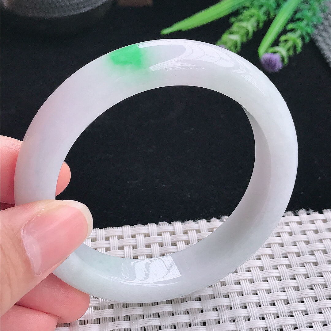 实拍A货翡翠56.5/12.8/9.5老坑精美飘阳绿白底青手镯翡翠玉镯手环