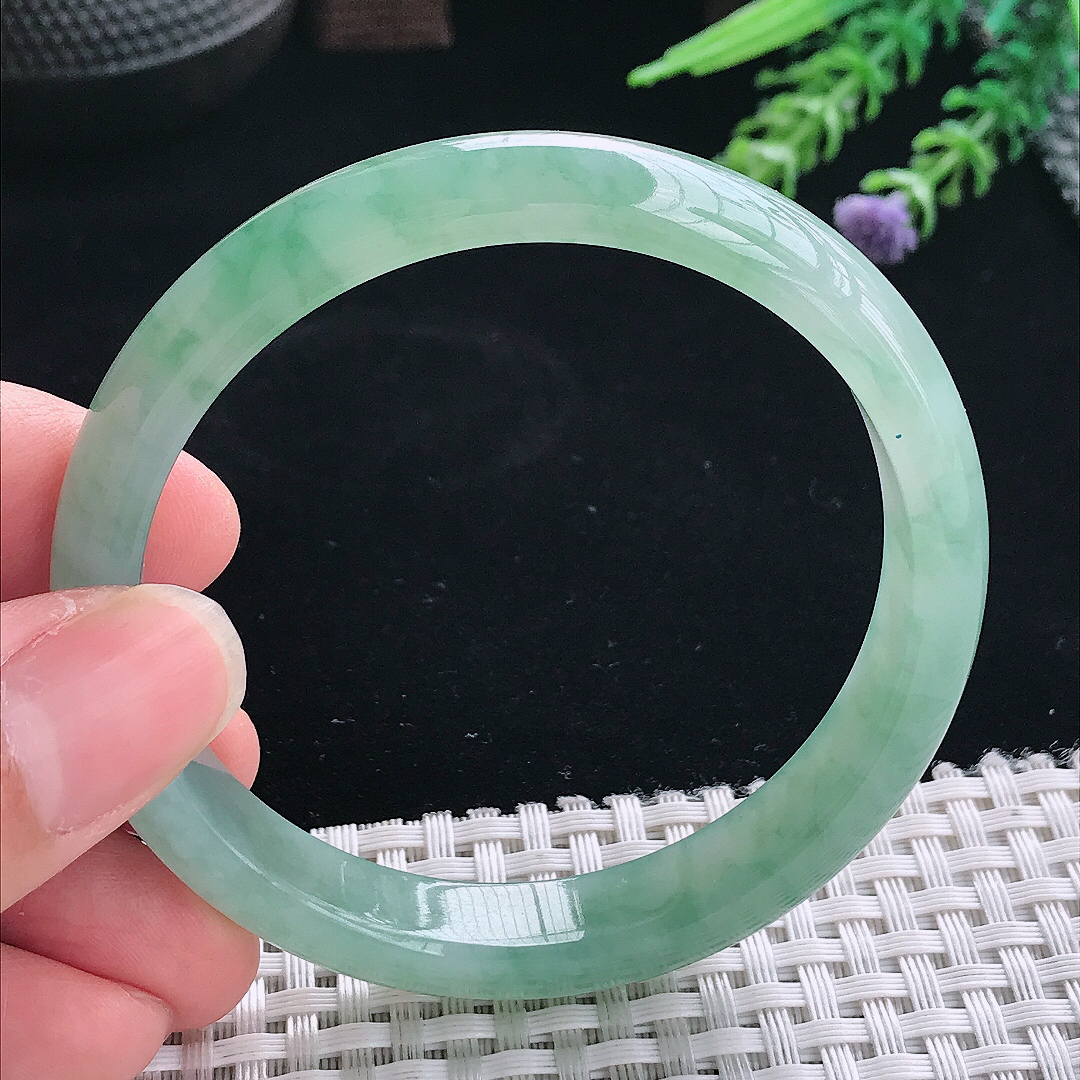 实拍A货翡翠56.5/10.7/6.8老坑冰胶水灵冰晴绿手镯翡翠玉镯手环