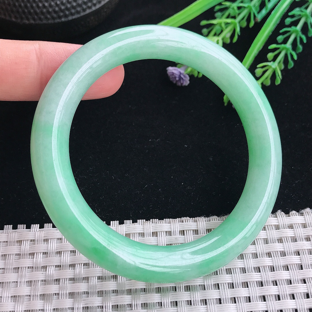 实拍A货翡翠54.8/10.2/9.8老坑精美温润苹果绿圆条手镯翡翠玉镯手环