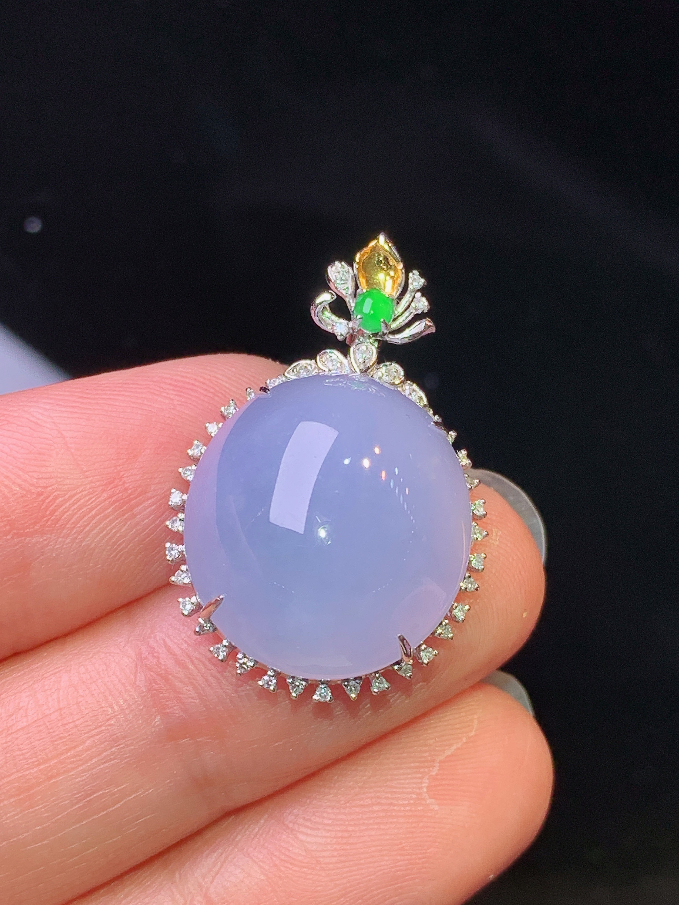 18k金钻镶嵌紫罗兰蛋面吊坠 玉质细腻 色泽艳丽清新 水润亮眼 整体尺寸27.6*18.3*9.8x5