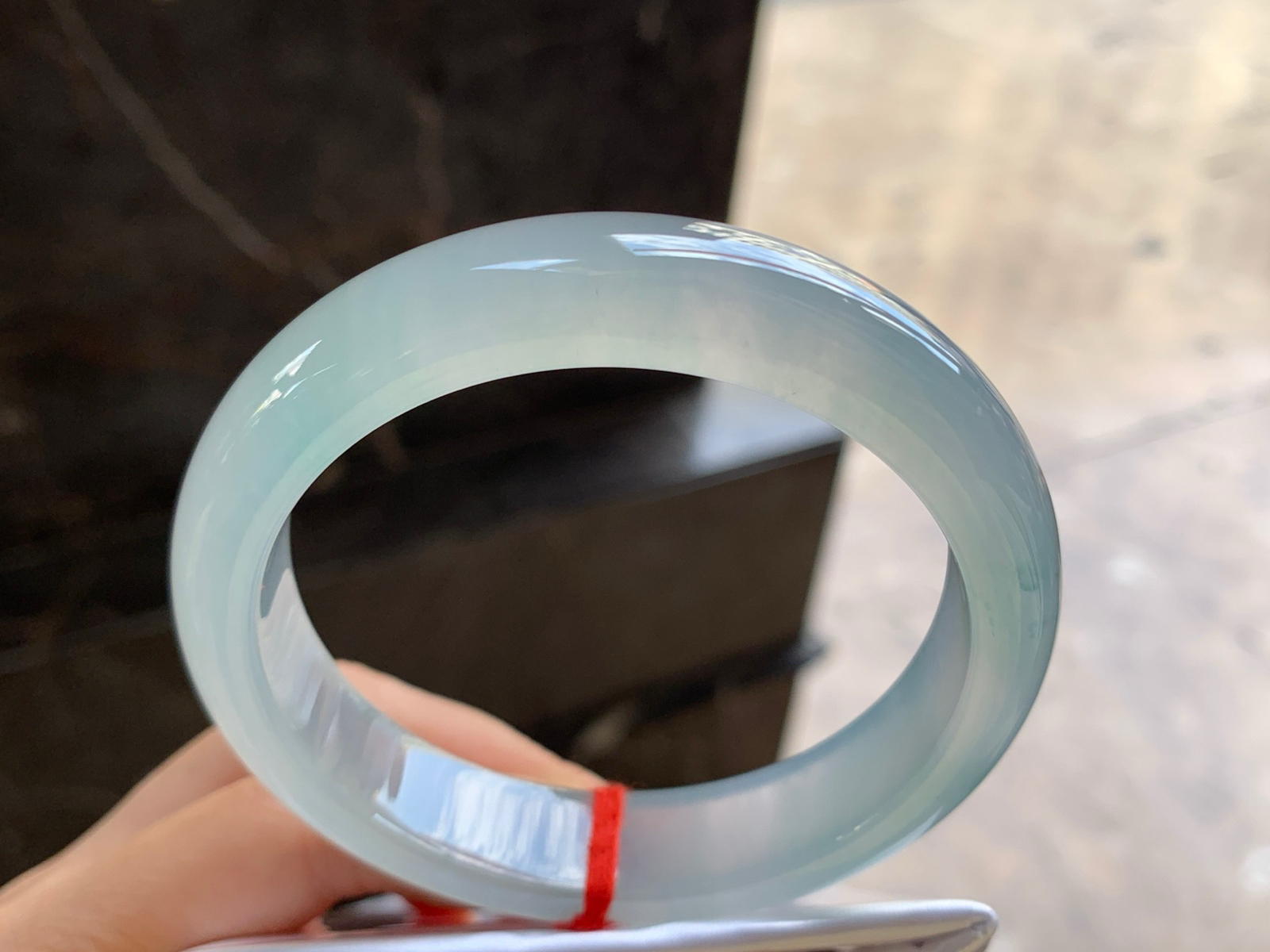 58.5-14.1-9.2

冰种手镯^_^透亮 荧光十足