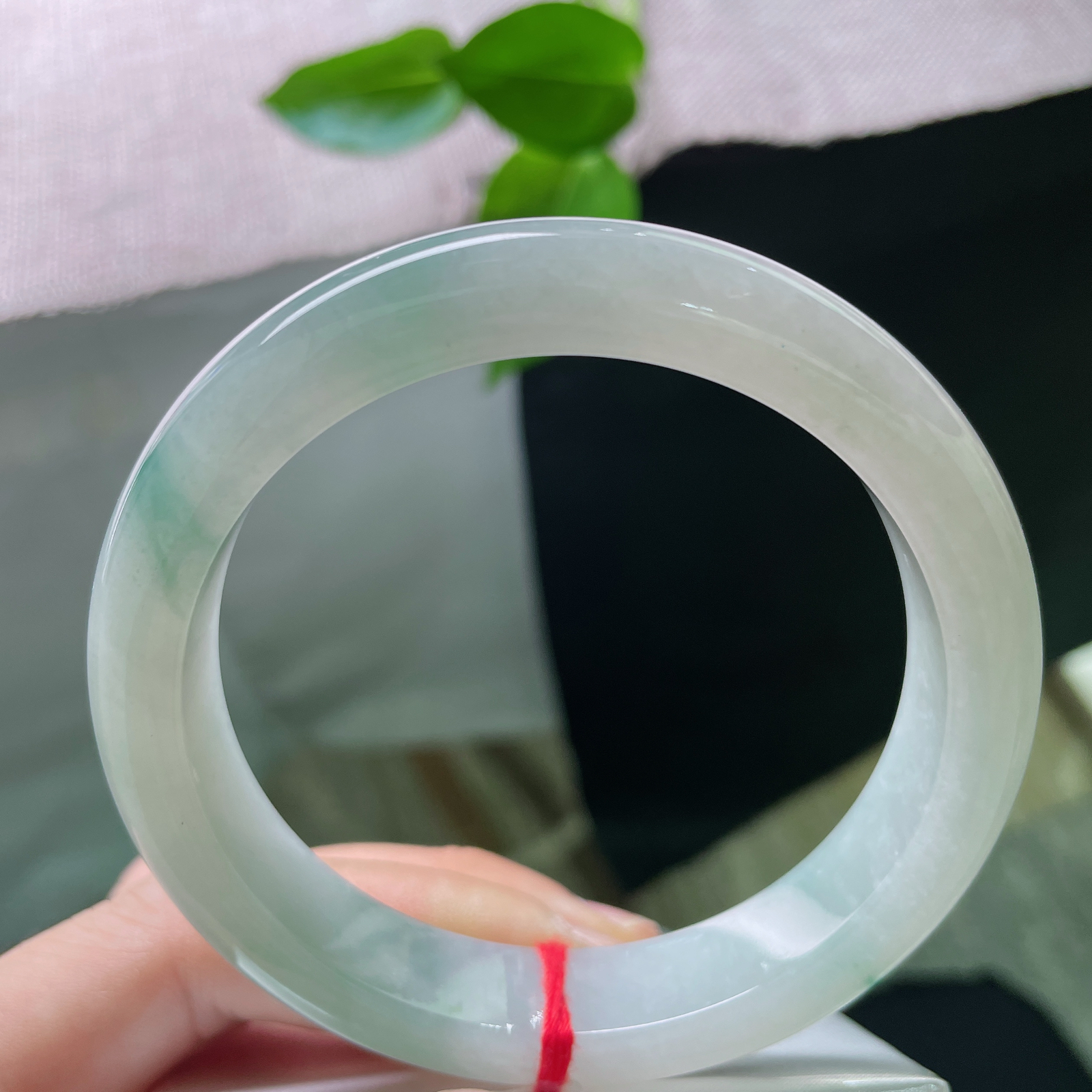 60/12.5/8.6，飘花正圈，水头好，种老，大圈口，上手经典大气，有纹