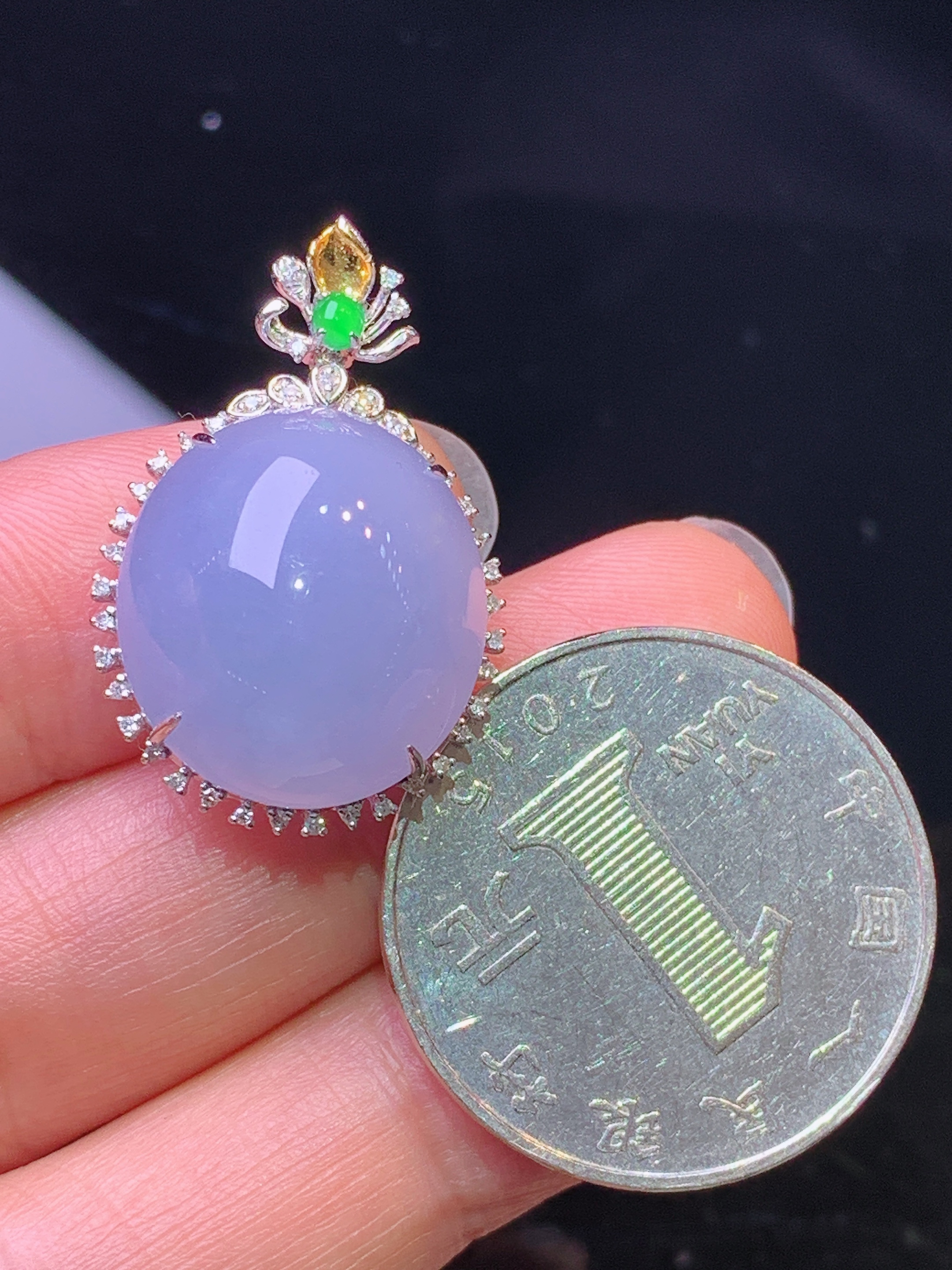 18k金钻镶嵌紫罗兰蛋面吊坠 玉质细腻 色泽艳丽清新 水润亮眼 整体尺寸27.6*18.3*9.8x5