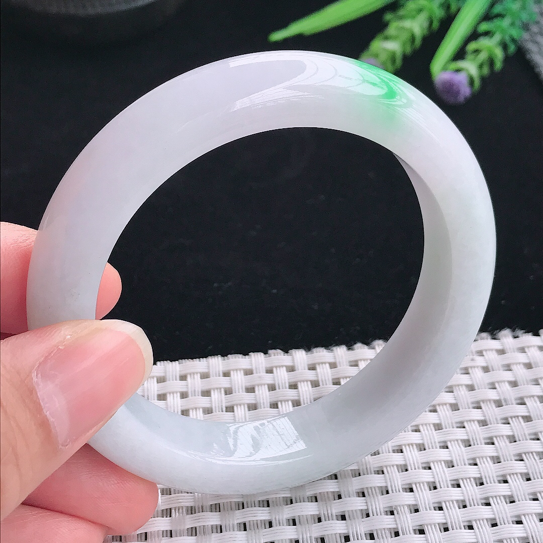 实拍A货翡翠56.5/12.8/9.5老坑精美飘阳绿白底青手镯翡翠玉镯手环