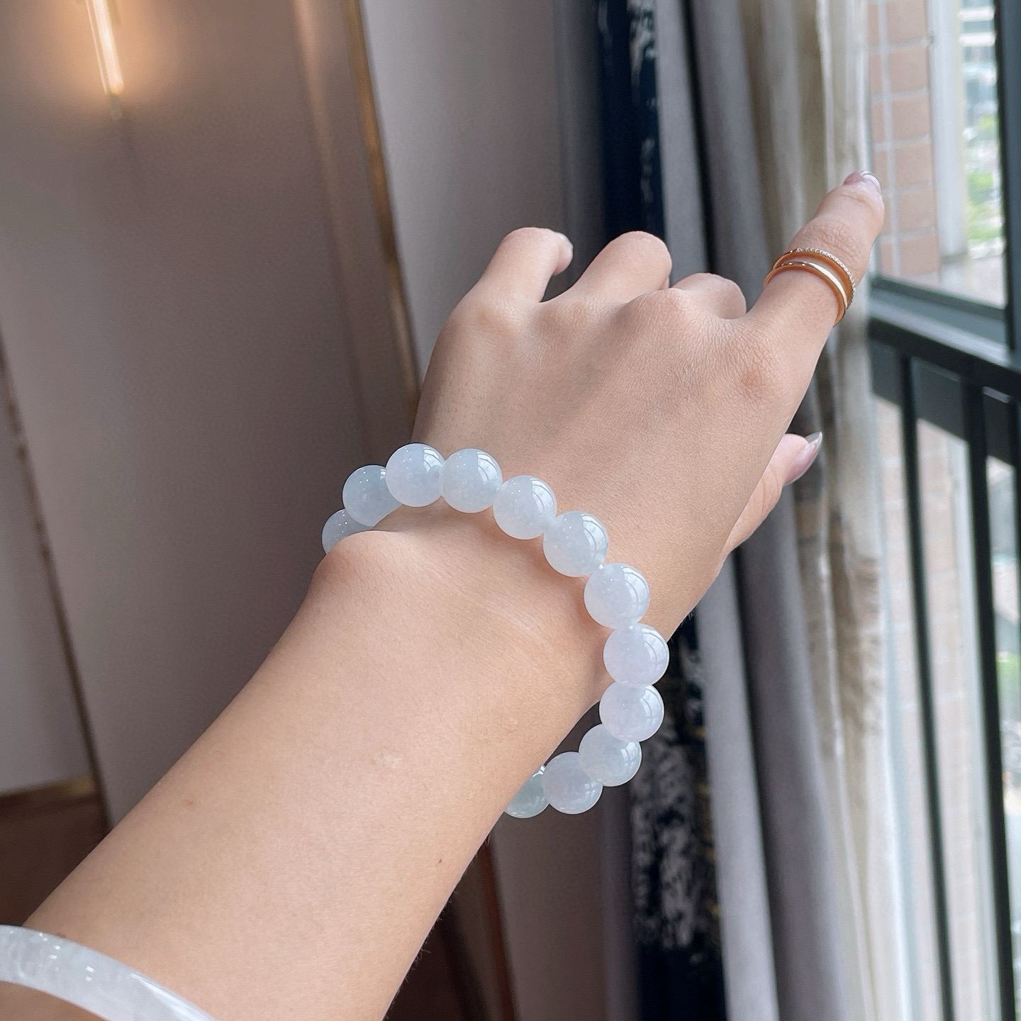 冰块浅色手串 
尺寸：12/17颗