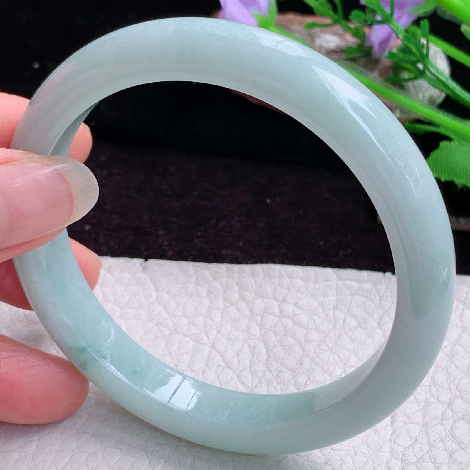 xx大圈口60*11*8平安镯 天然翡翠A货手镯浅绿飘花宽边正圈玉镯子