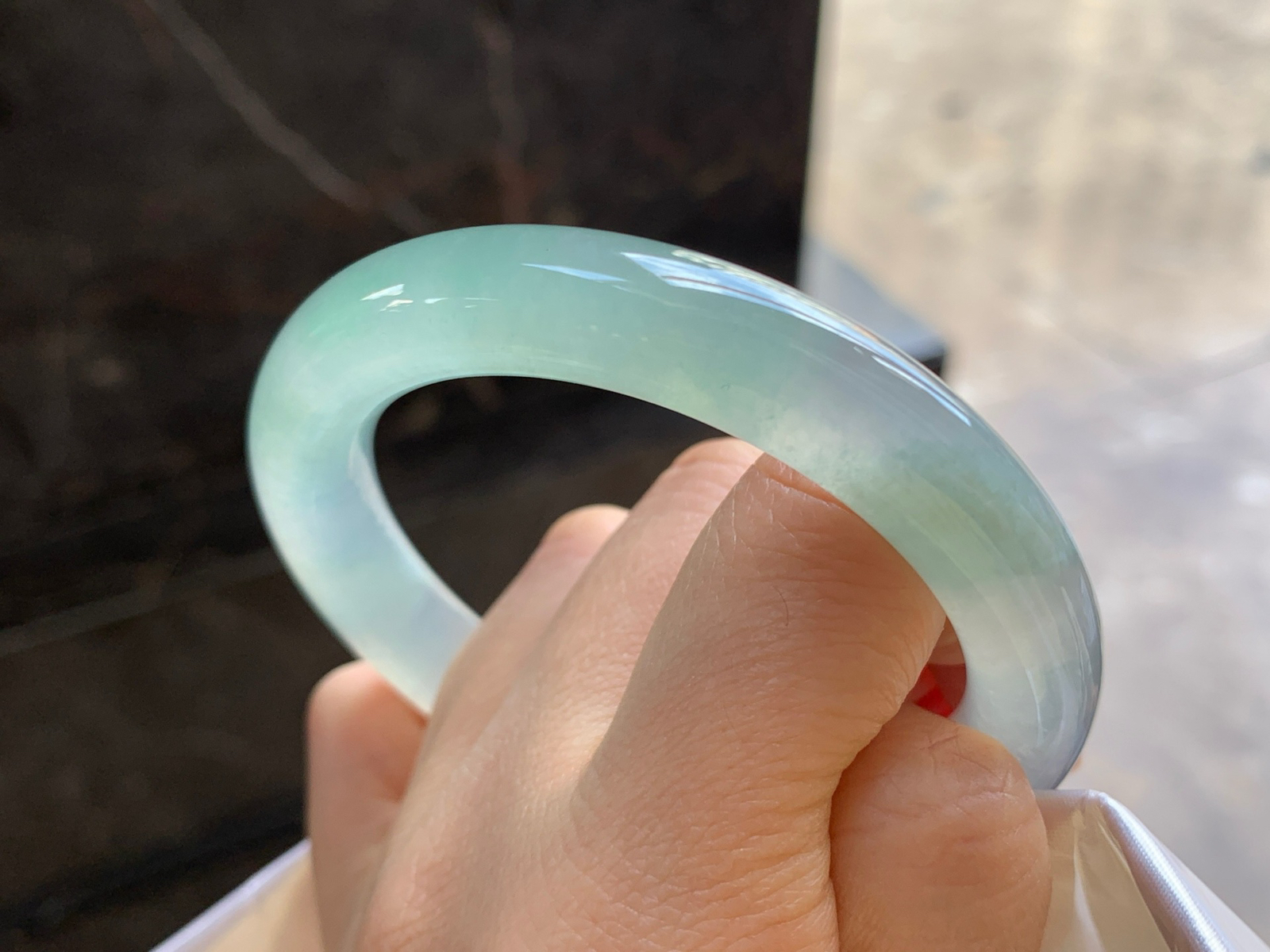 54.5-10.6

冰晴圆条手镯^_^透亮