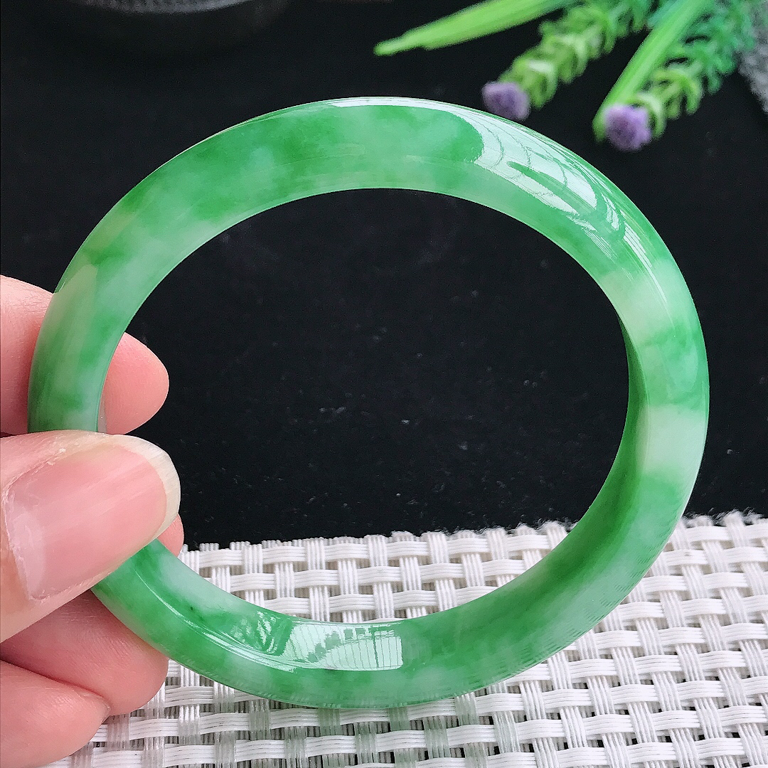 实拍A货翡翠58.5/10.8/8老坑精美冰润飘阳绿辣绿手镯翡翠玉镯手环