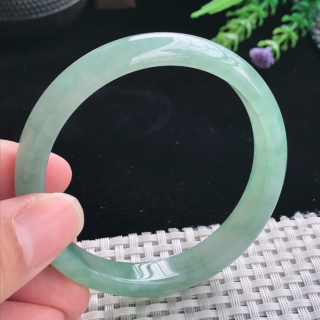 实拍A货翡翠56.5/10.7/6.8老坑冰胶水灵冰晴绿手镯翡翠玉镯手环