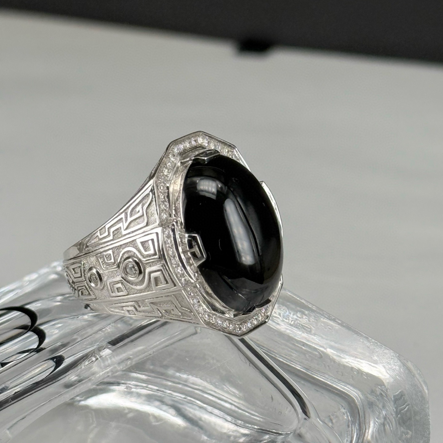 精品18k墨翠蛋面男戒 种好色正 黑度极好 打灯通透 油性十足 重金豪镶 尺寸20.7