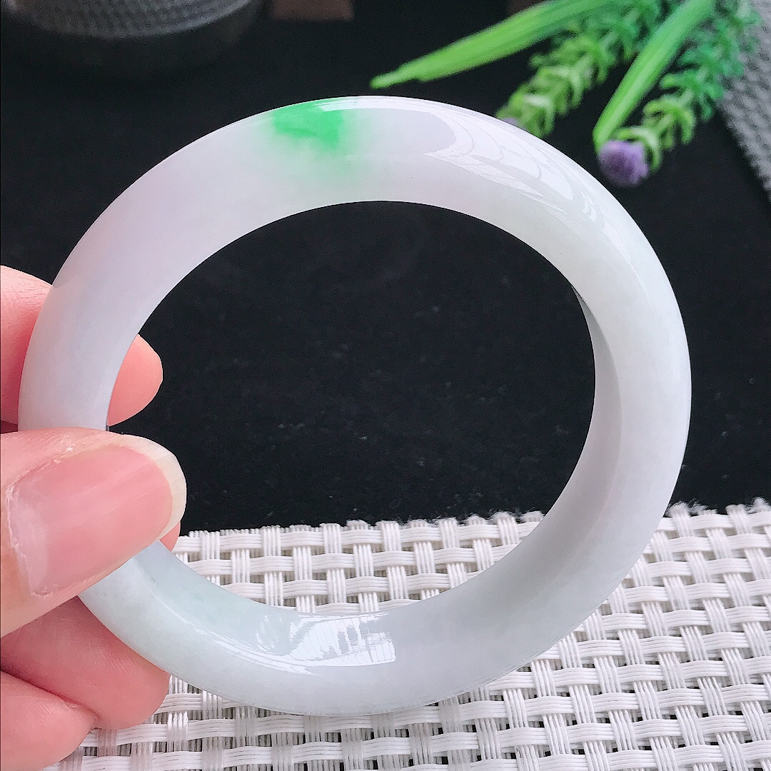 实拍A货翡翠56.5/12.8/9.5老坑精美飘阳绿白底青手镯翡翠玉镯手环