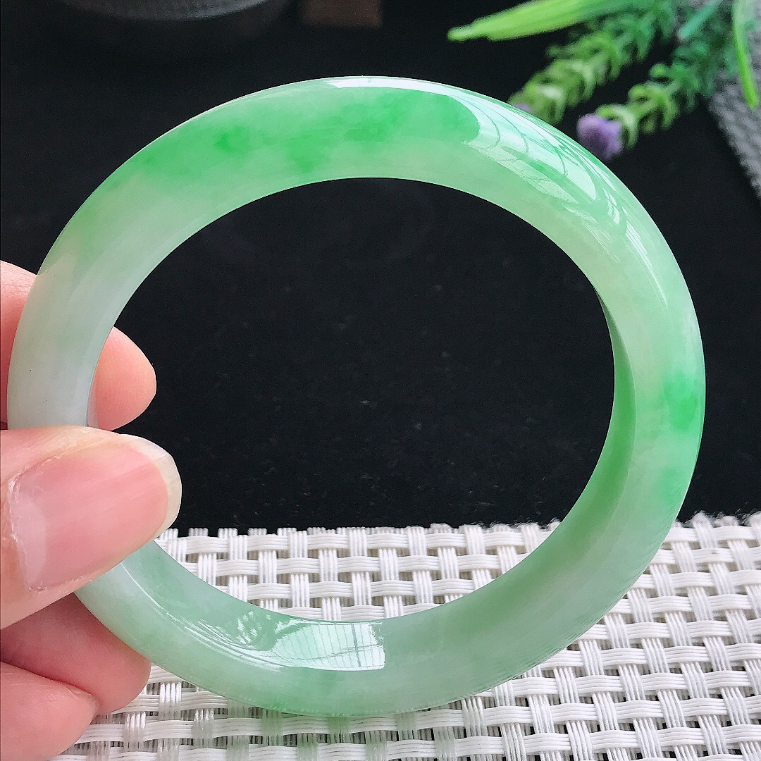 实拍A货翡翠59.5/12.3/9.1老坑精美冰润飘阳绿手镯翡翠玉镯手环