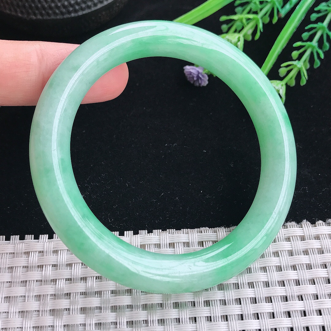 实拍A货翡翠54.8/10.2/9.8老坑精美温润苹果绿圆条手镯翡翠玉镯手环