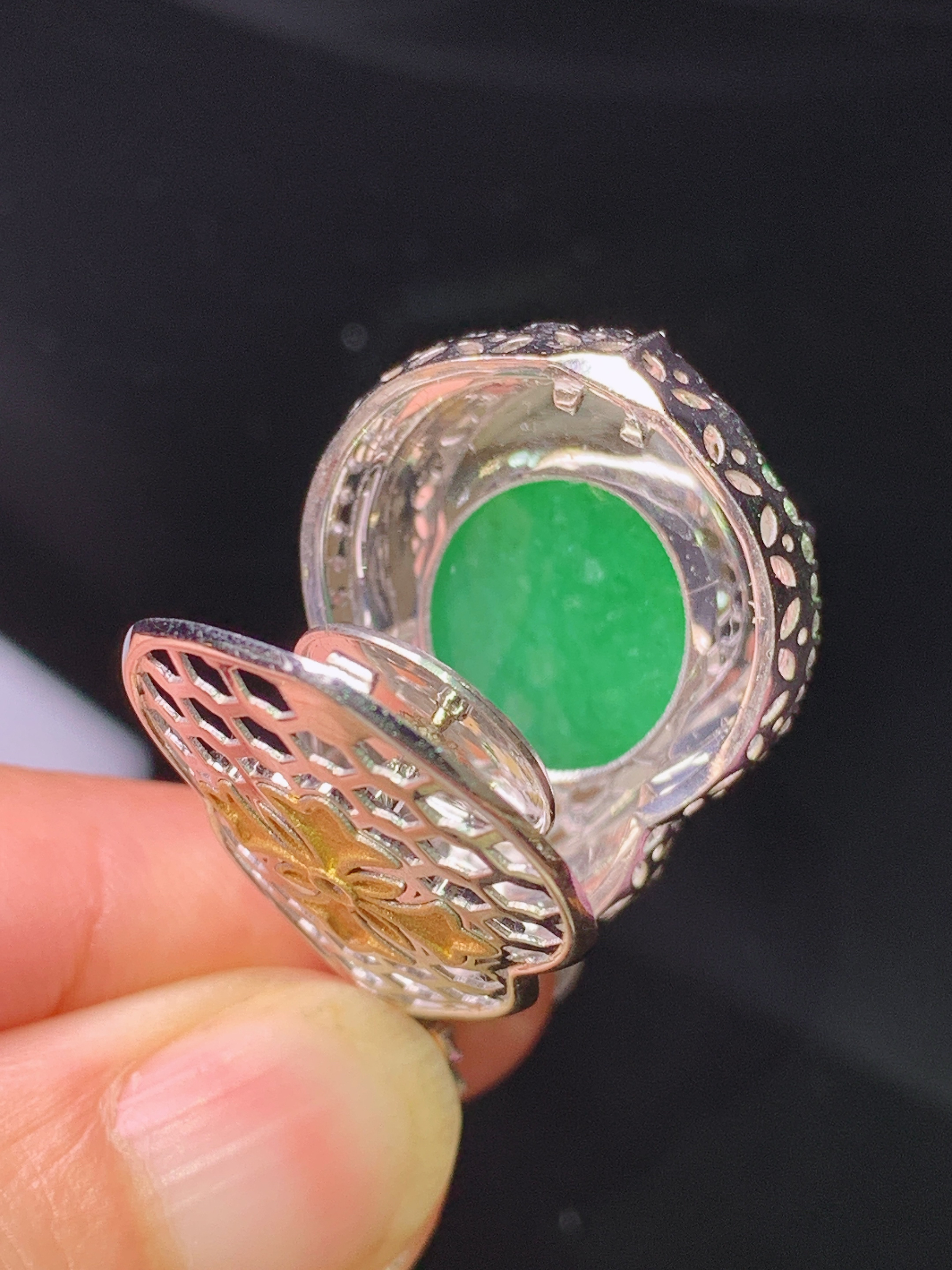 18k金镶嵌满绿葫芦吊坠 玉质细腻 色泽艳丽清新 水润亮眼 整体尺寸37.8*21.3*12t3