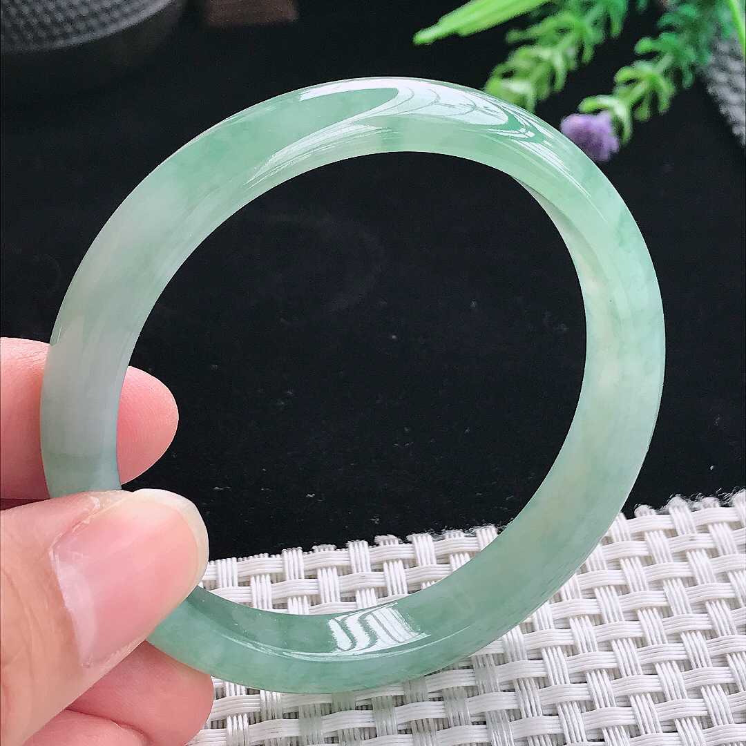 实拍A货翡翠56.5/10.7/6.8老坑冰胶水灵冰晴绿手镯翡翠玉镯手环