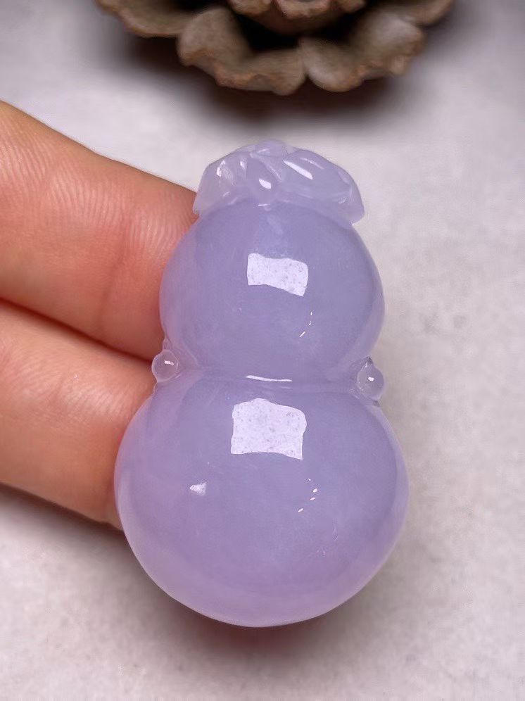 冰糯种紫罗兰【葫芦】吊坠，种水好，玉质细腻 ，卖相好.