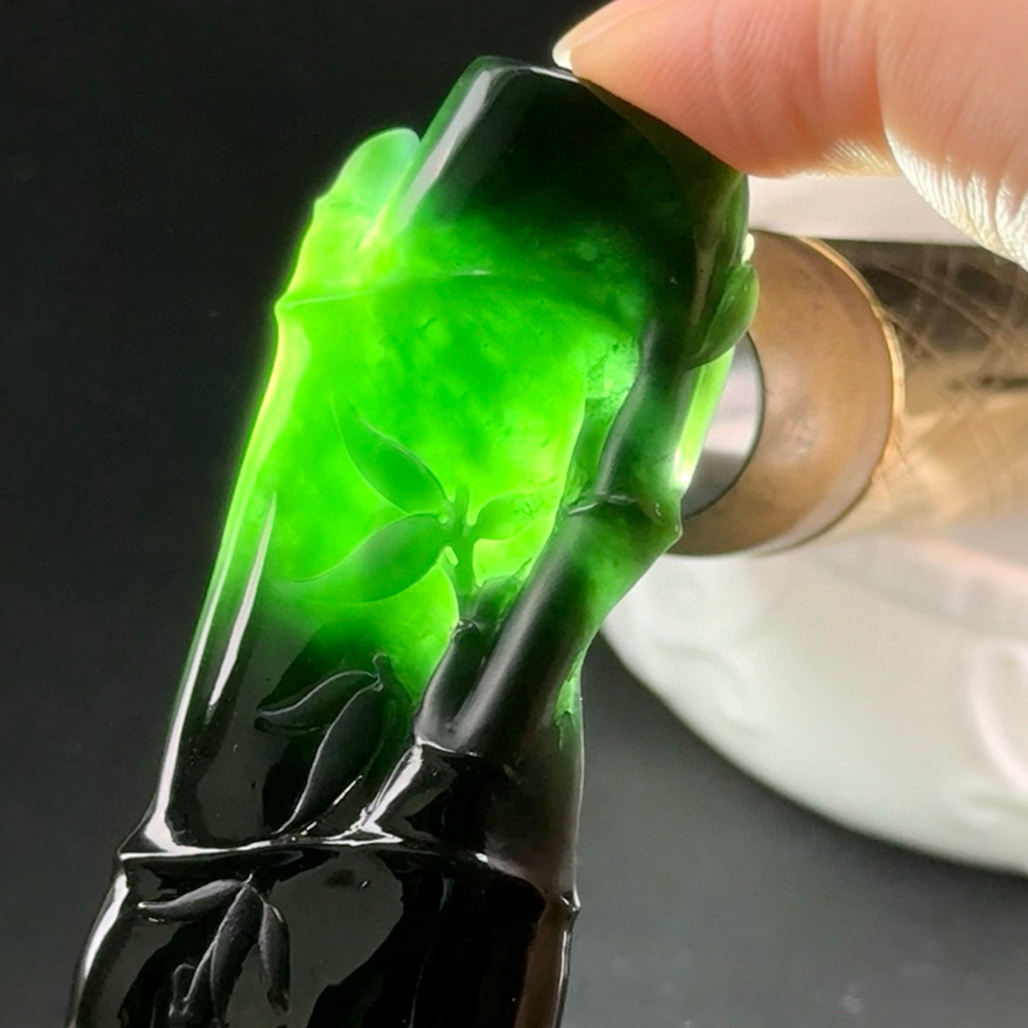 精品墨翠节节高 种好色正 黑度极好 打灯通透 油性十足  尺寸63.4