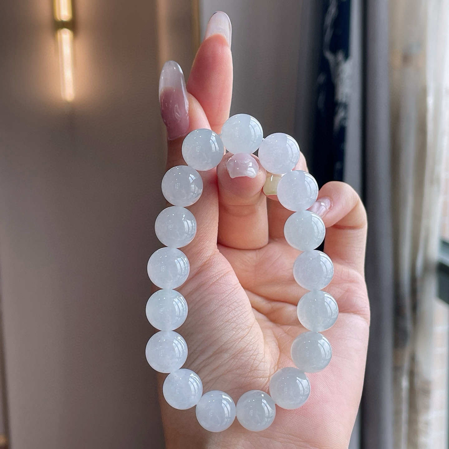 冰块浅色手串 
尺寸：12/17颗