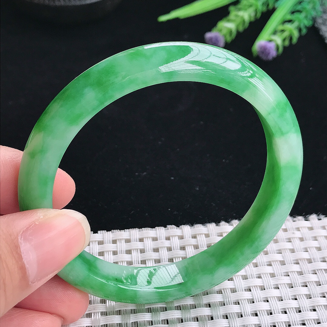 实拍A货翡翠58.5/10.8/8老坑精美冰润飘阳绿辣绿手镯翡翠玉镯手环