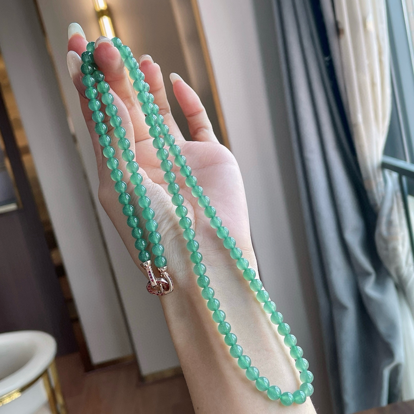 满色油绿项链 
尺寸：6/108颗