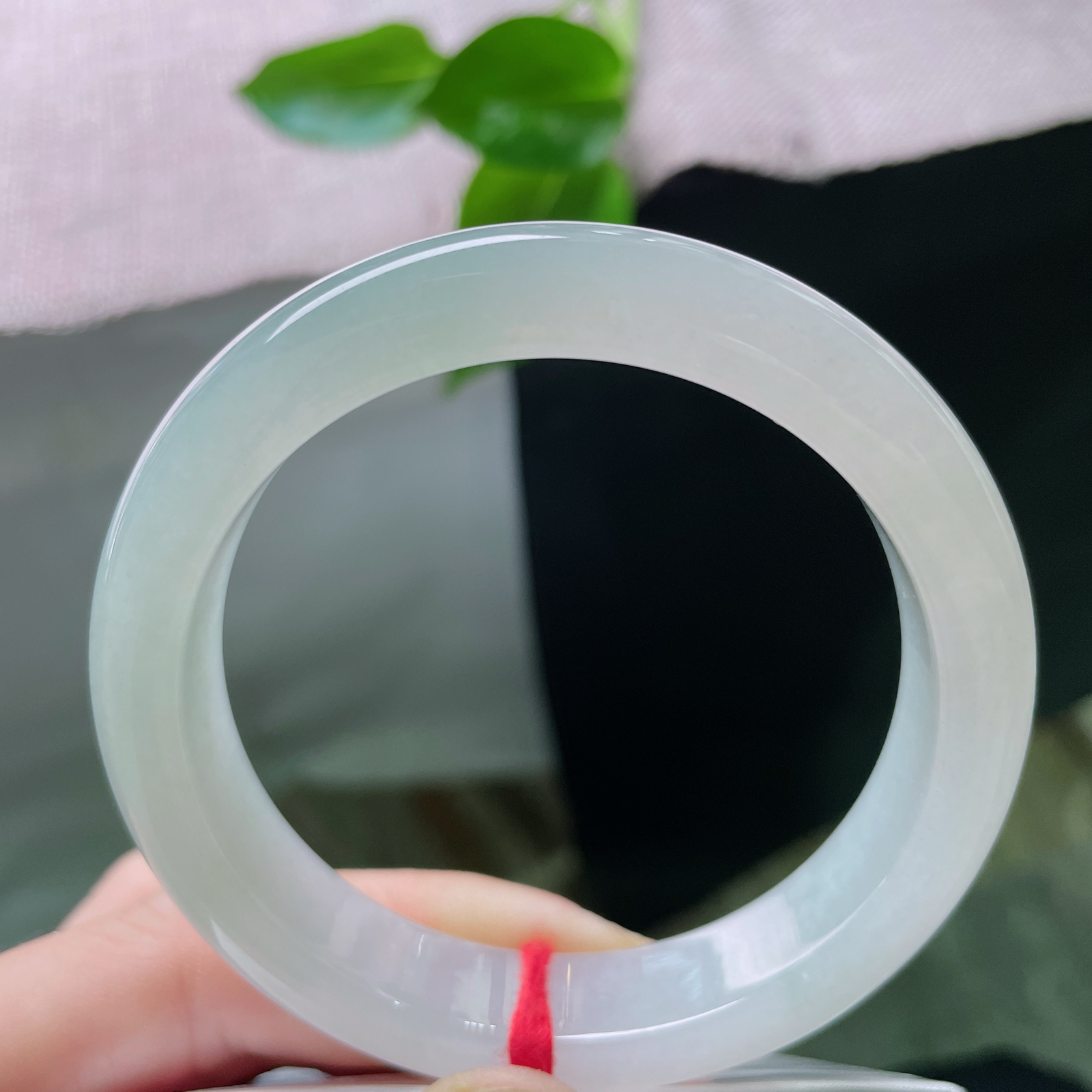 56/12.1/8.4，冰晴底正圈，种老，一汪冰晴，腕间清欢。澄澈明亮