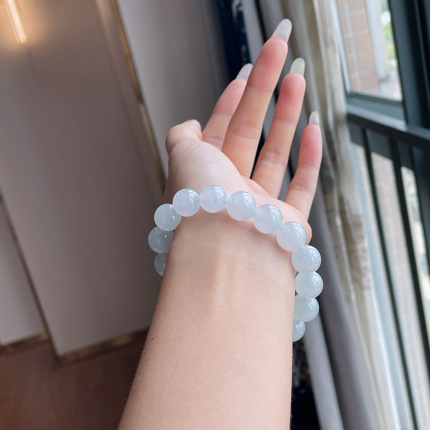 冰块浅色手串 
尺寸：12/17颗