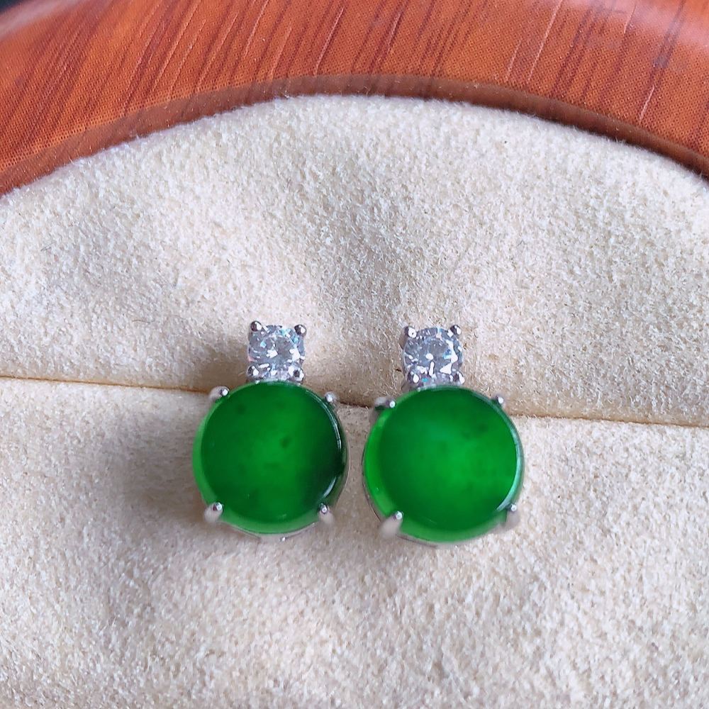冰透满绿翡翠925银镶耳坠，自然光实拍，翠色灵动，颜色漂亮，种老水足，品相佳，佩戴佳品！W481.2