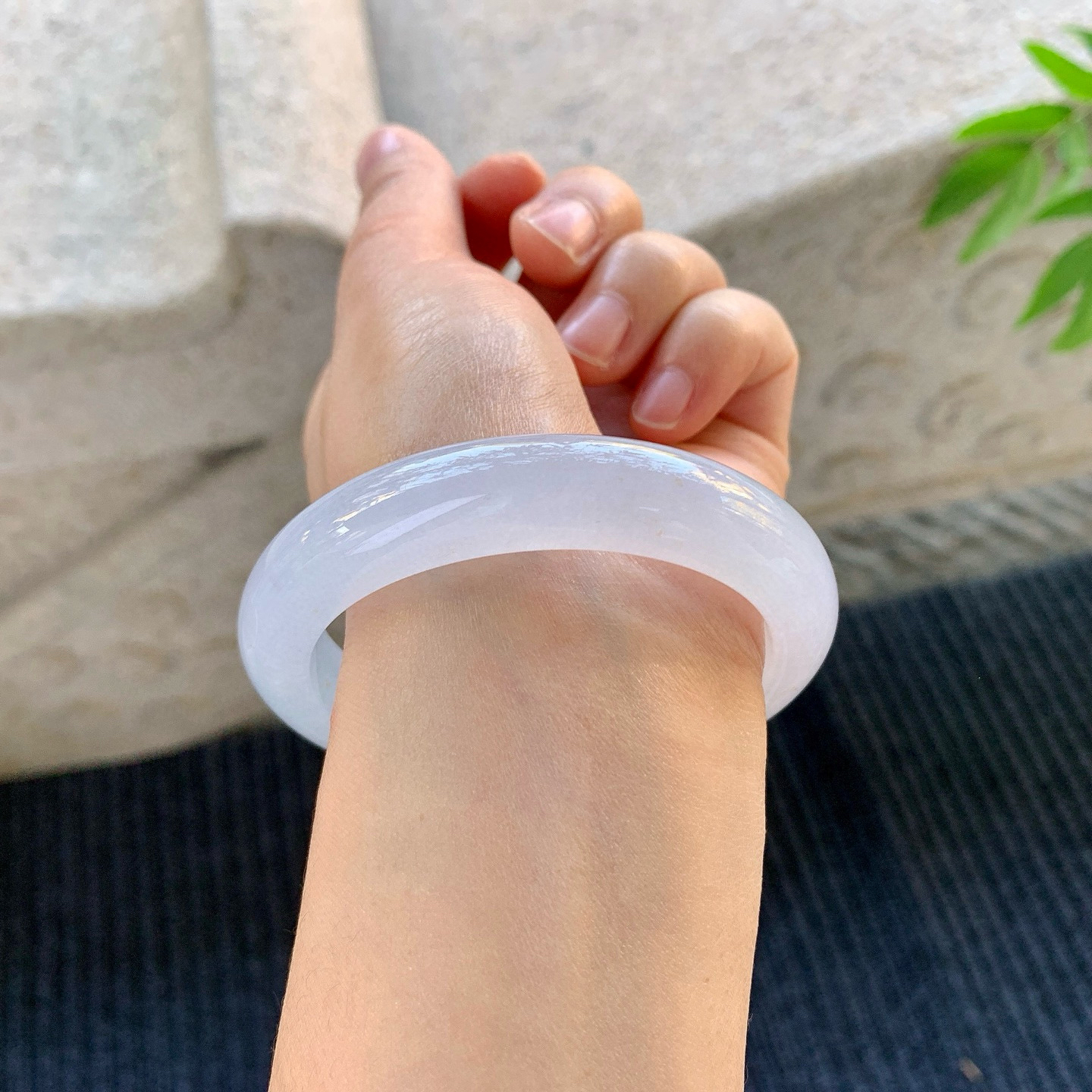 正圈55 56
【圈口】56/12/9
【描述】冰粉紫，水润，种老，细腻，无纹裂！