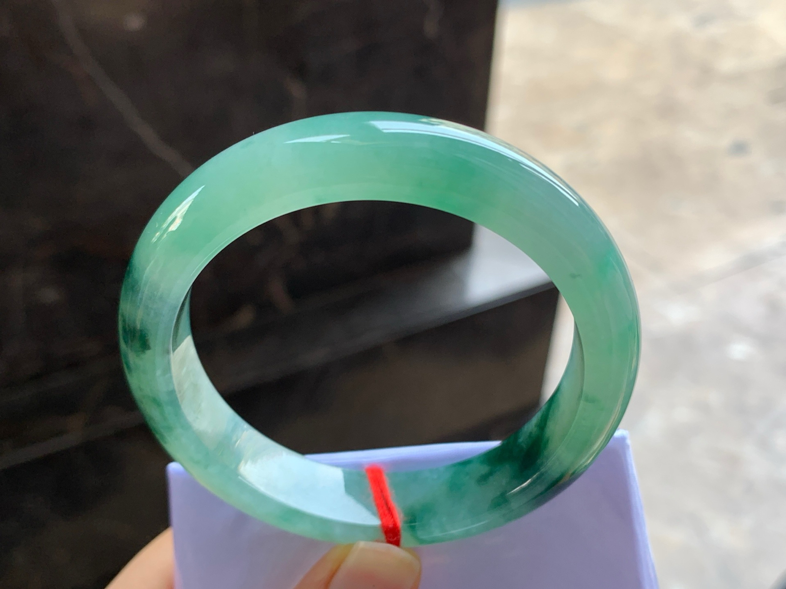 55-12.6-8.2

绿色手镯^_^玉质温润 鲜艳