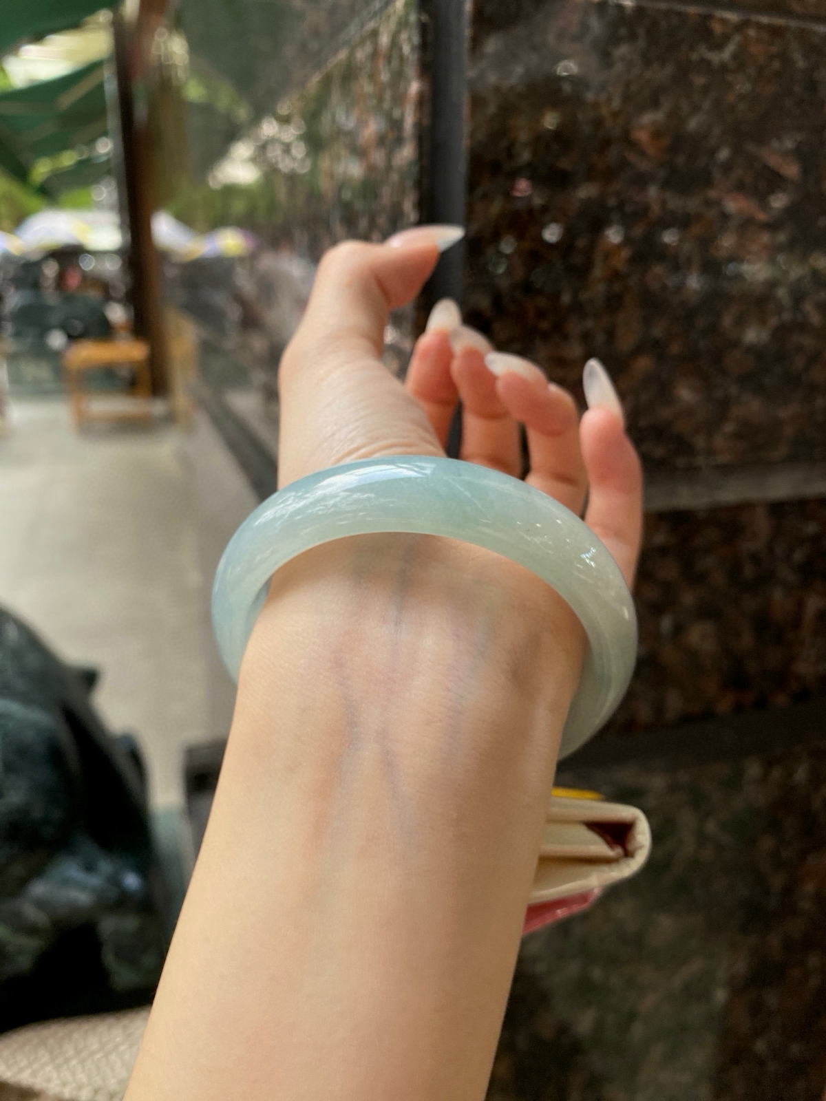 【蓝底宽版手镯】
尺寸：58.8-15.6-8
自然光无滤镜，原图直出