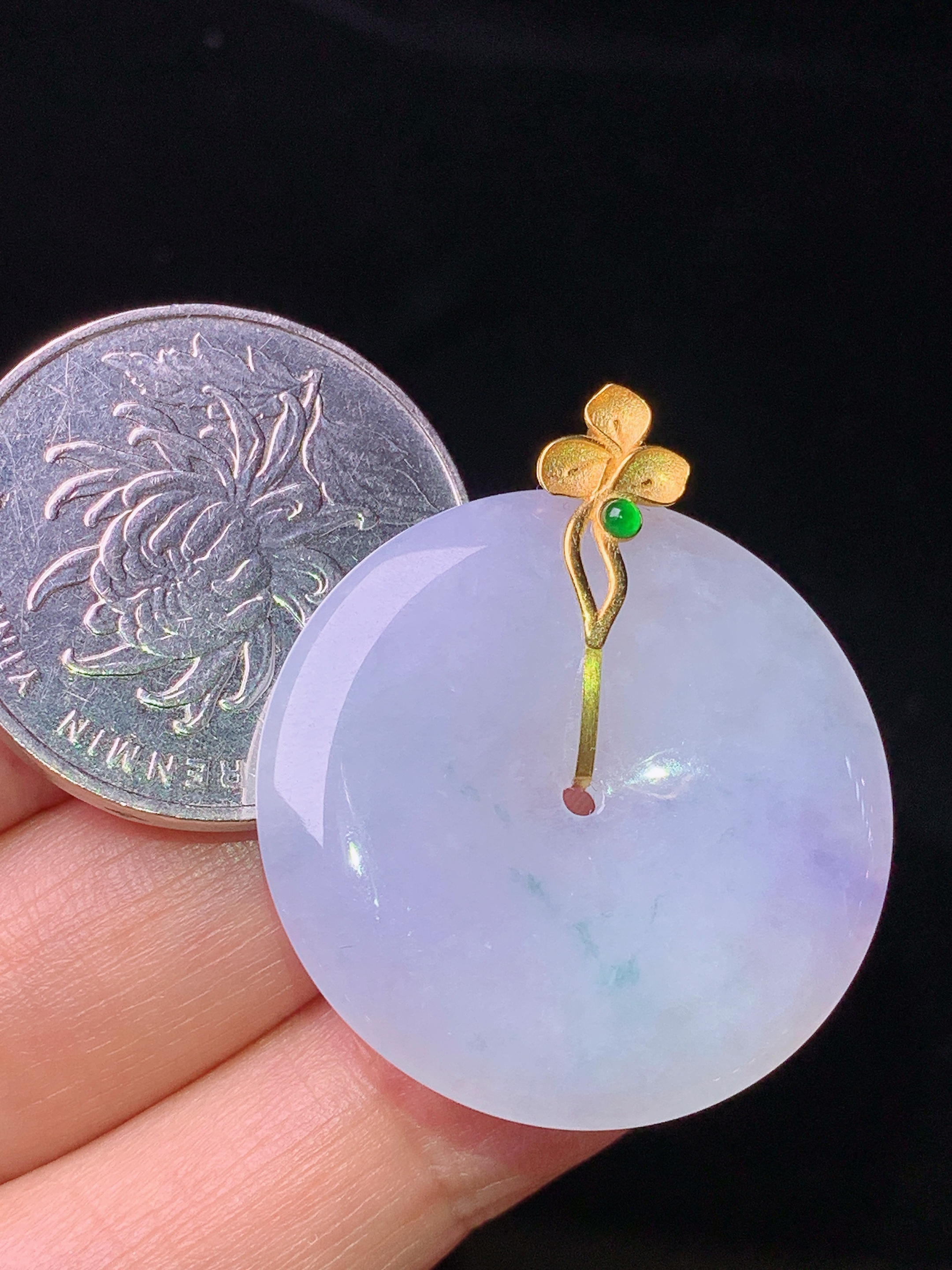 18k金镶嵌紫罗兰平安扣吊坠 玉质细腻 色泽艳丽清新 水润亮眼 整体尺寸33.2*28.6*4.3j2