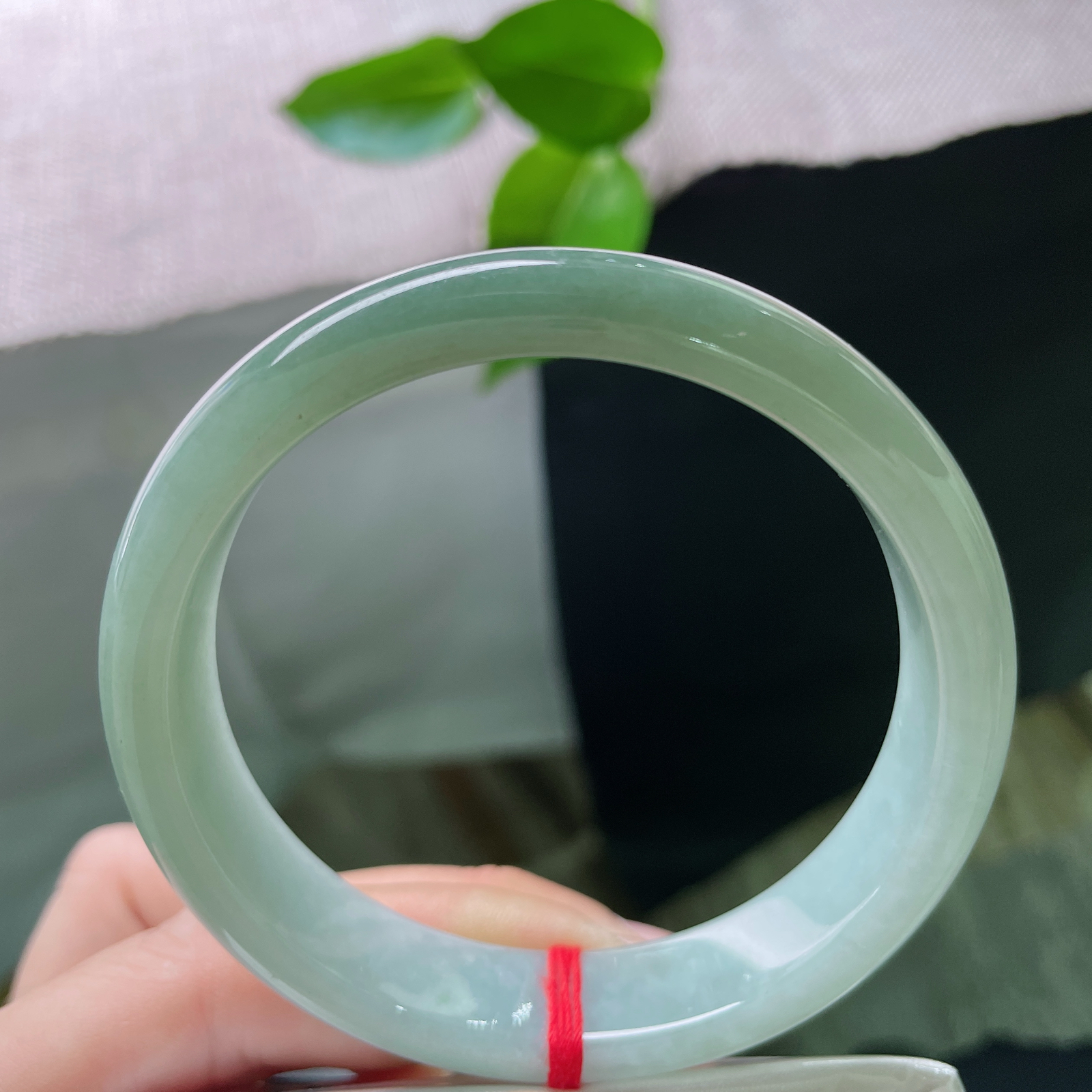 57.8/12.9/7.2，油绿底正圈，肉质细腻干净，颜色由浅入深，过渡自然，无纹裂