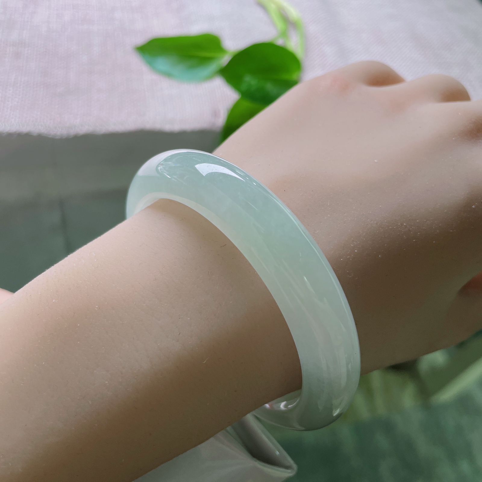 56/12.1/8.4，冰晴底正圈，种老，一汪冰晴，腕间清欢。澄澈明亮