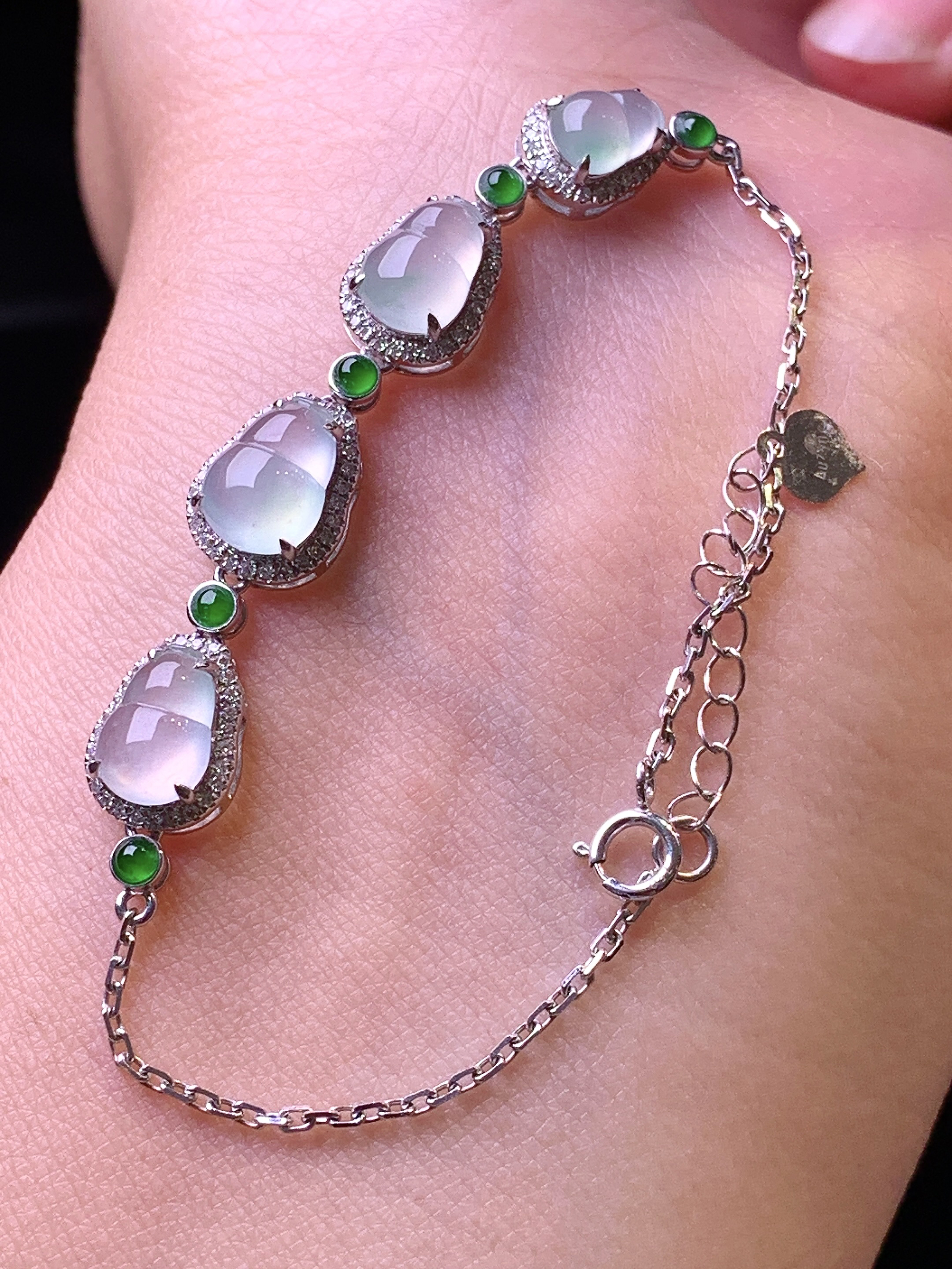 18k金钻镶嵌冰种葫芦手链 玉质细腻 色泽艳丽清新 水润亮眼 整体尺寸180*7.8*5.6j2