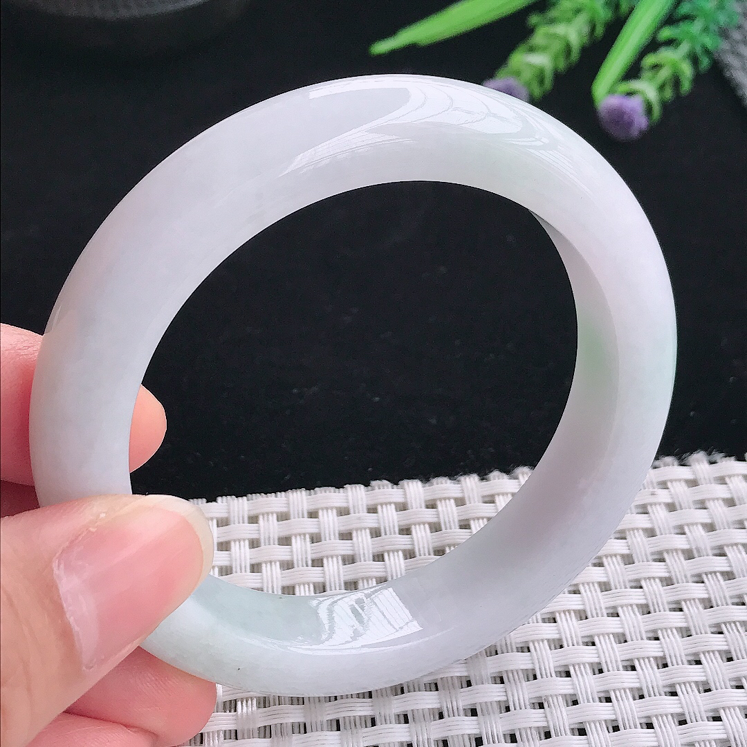 实拍A货翡翠56.5/12.8/9.5老坑精美飘阳绿白底青手镯翡翠玉镯手环