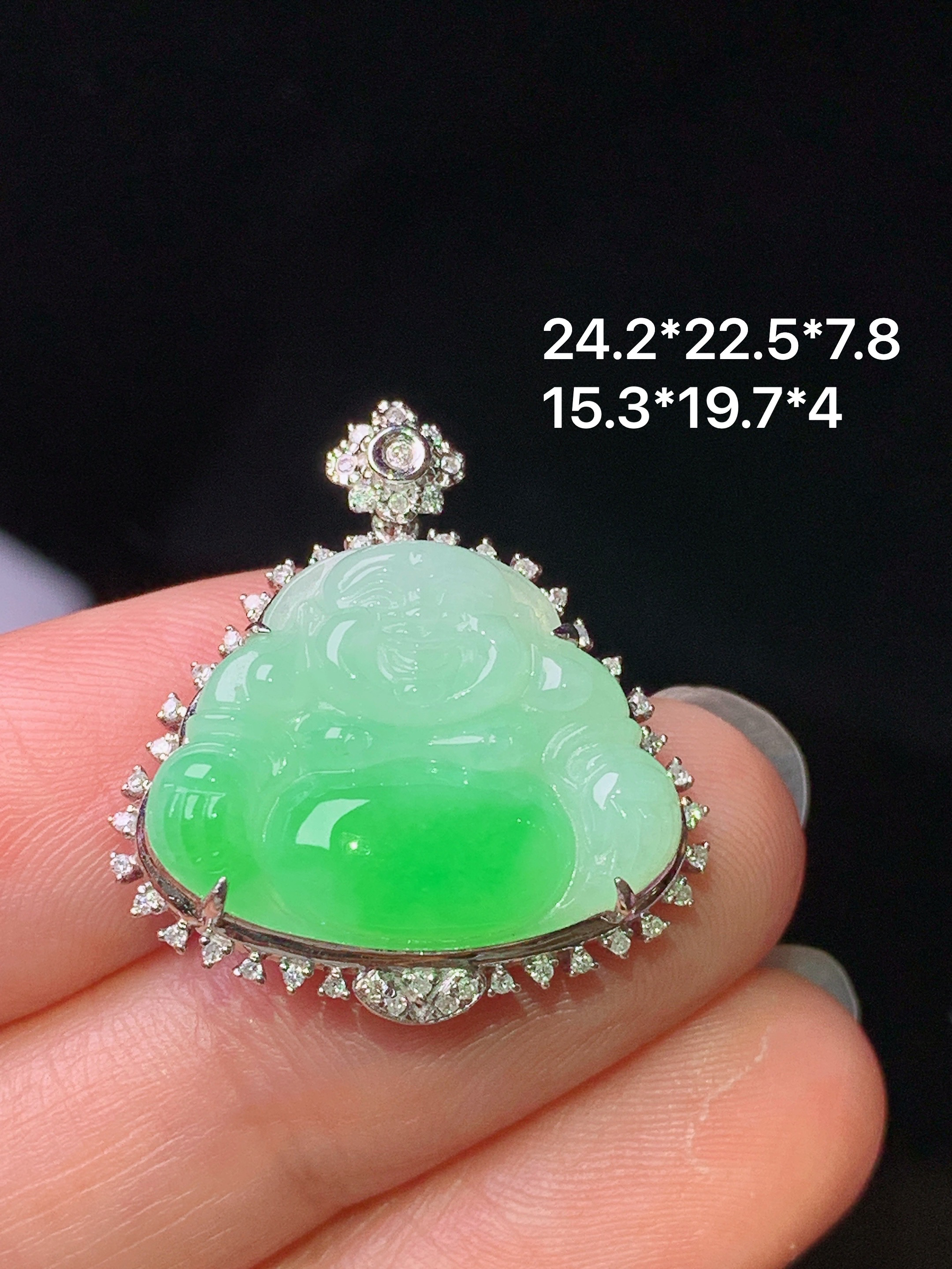 18k金钻镶嵌飘绿佛公吊坠 玉质细腻 色泽艳丽清新 水润亮眼 整体尺寸24.2*22.5*7.8j2