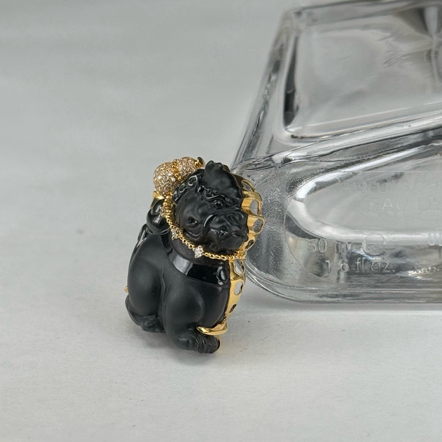 精品18k墨翠小狮子 事事如意 种好色正 黑度极好 打灯通透 油性十足  尺寸24.1