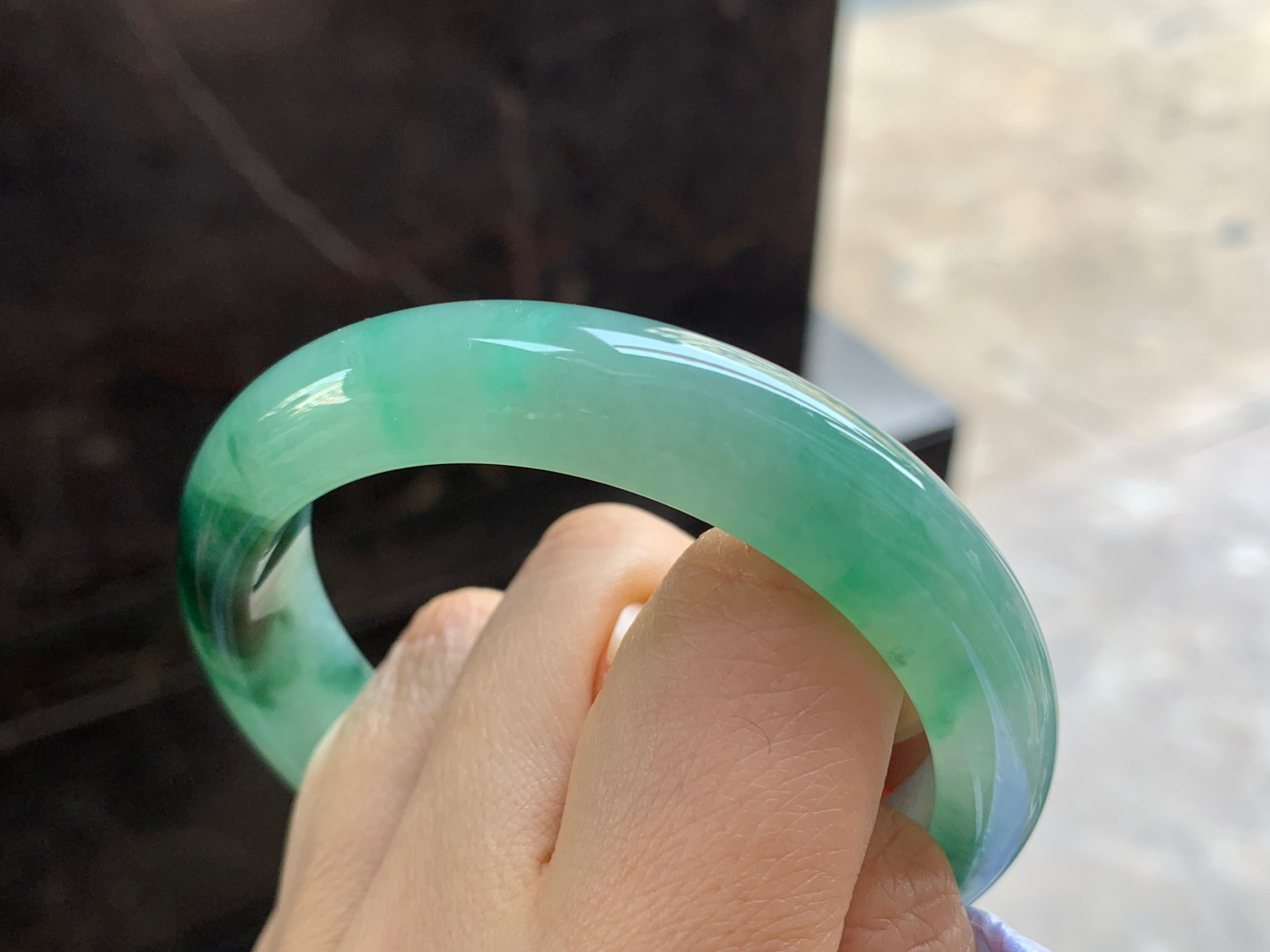 55-12.6-8.2

绿色手镯^_^玉质温润 鲜艳