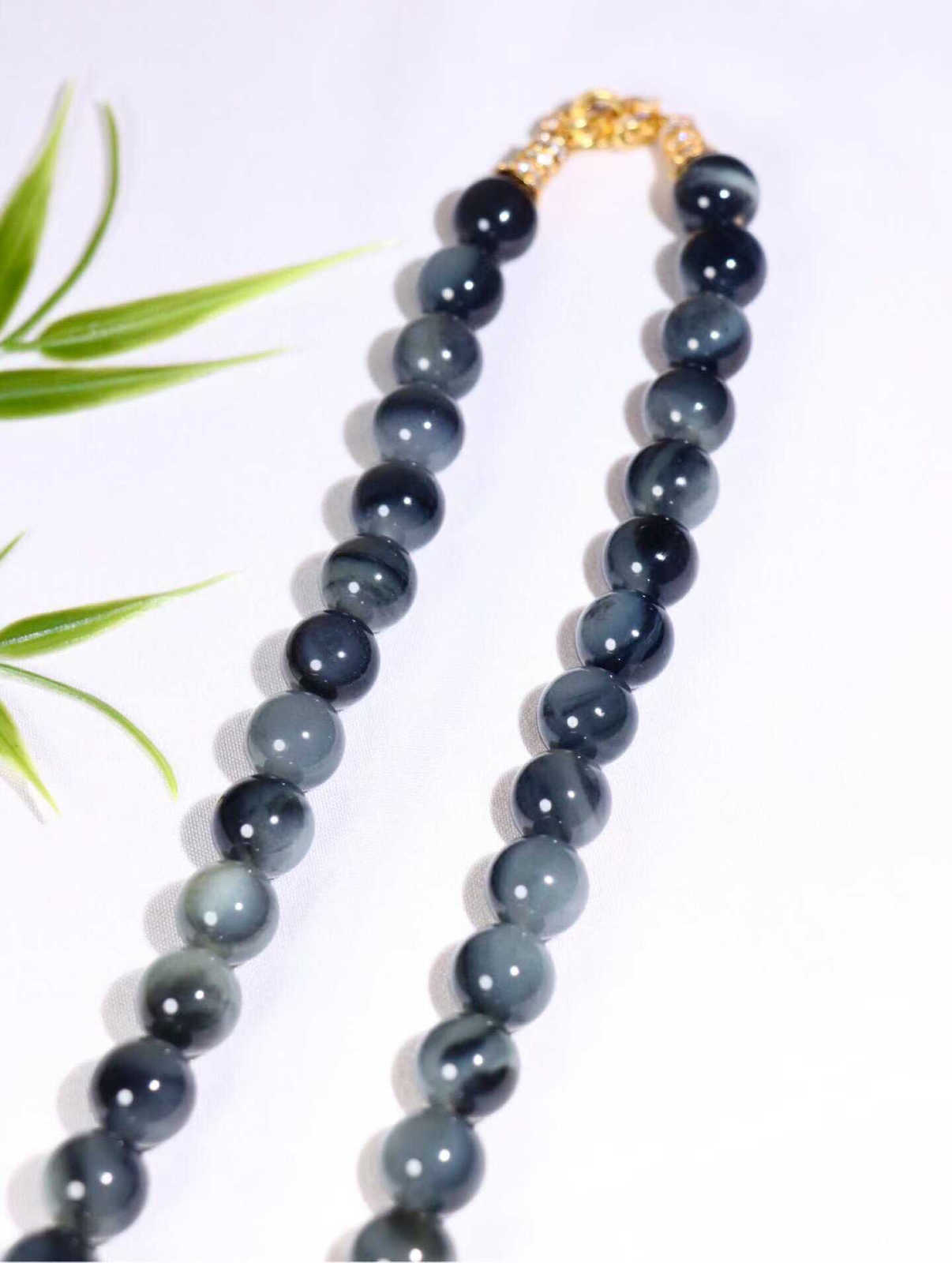 【水墨青花.项链】

新疆和田青花籽料珠圆玉润项链 玉质温润细腻  整串打磨圆润，佩戴舒适。珠珠落玉盘，间关莺语花底滑，一生美好时光，无论身在何处，都有它相伴相守。事事顺遂，幸福美满，吉祥如意。

重160克 尺寸12mm  36823212113O