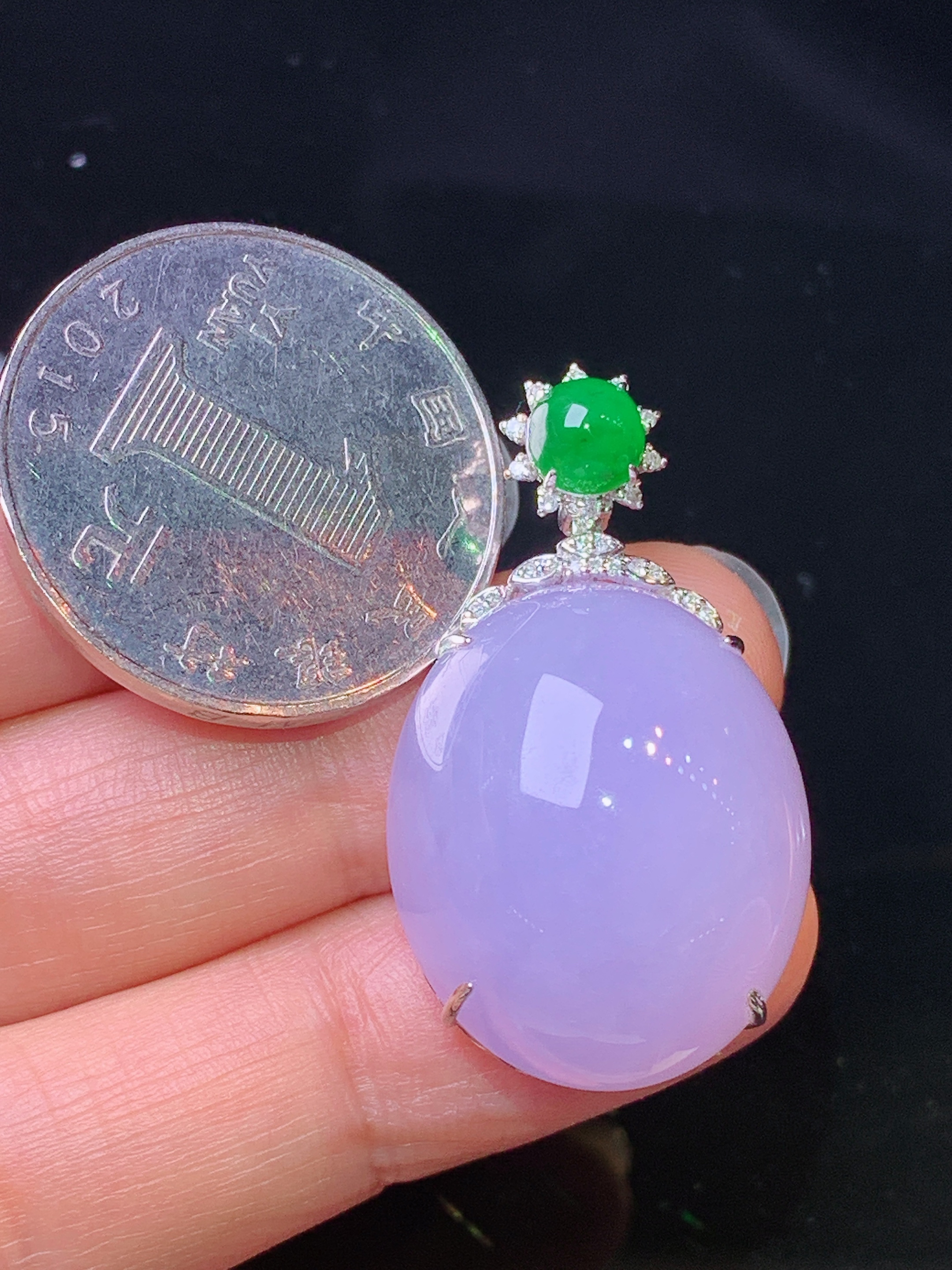 18k金钻镶嵌紫罗兰蛋面吊坠 玉质细腻 色泽艳丽清新 水润亮眼 整体尺寸34.3*19.3*13x5