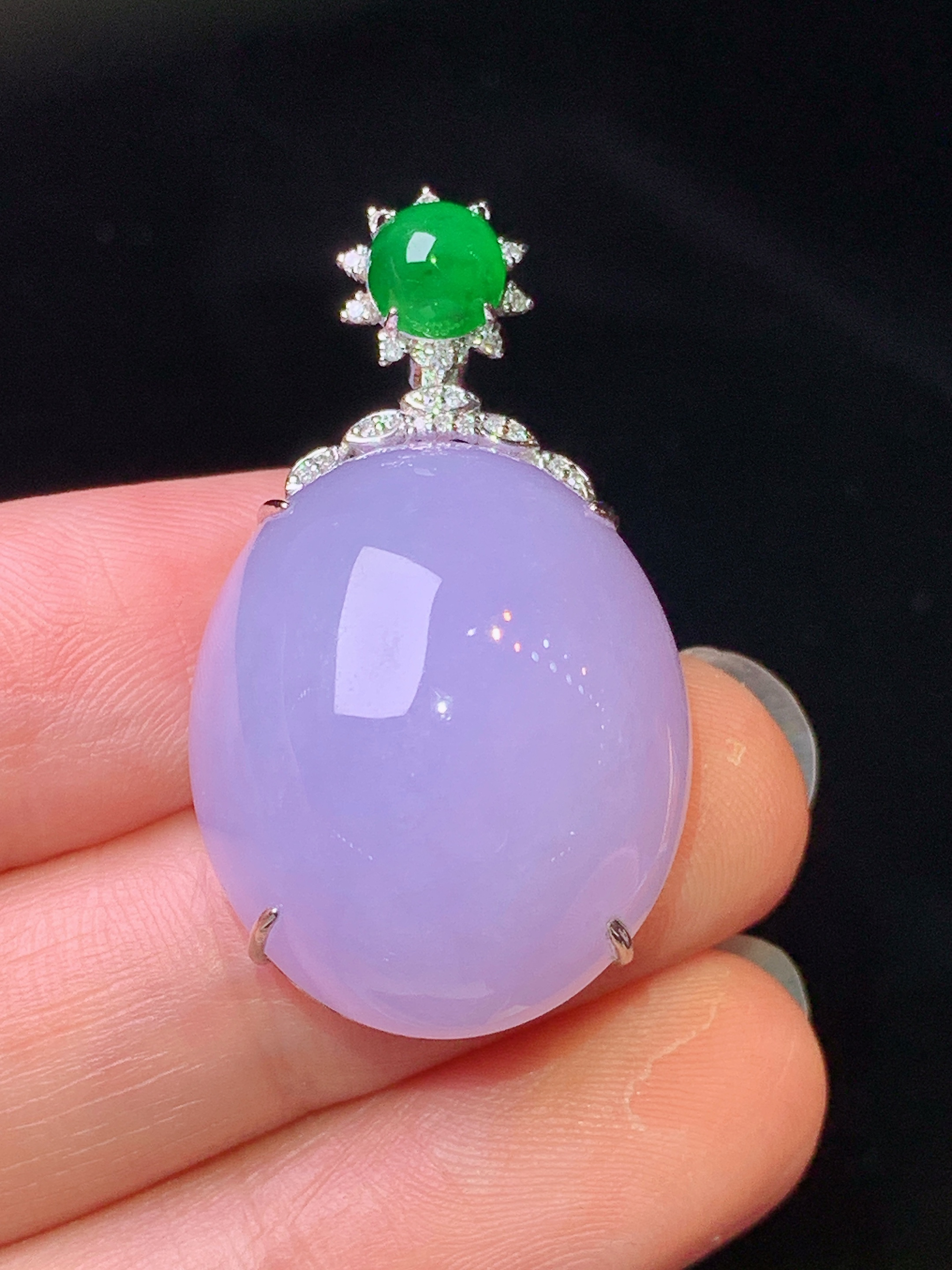 18k金钻镶嵌紫罗兰蛋面吊坠 玉质细腻 色泽艳丽清新 水润亮眼 整体尺寸34.3*19.3*13x5