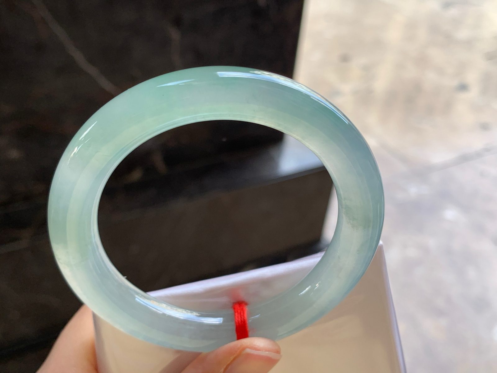 54.5-10.6

冰晴圆条手镯^_^透亮