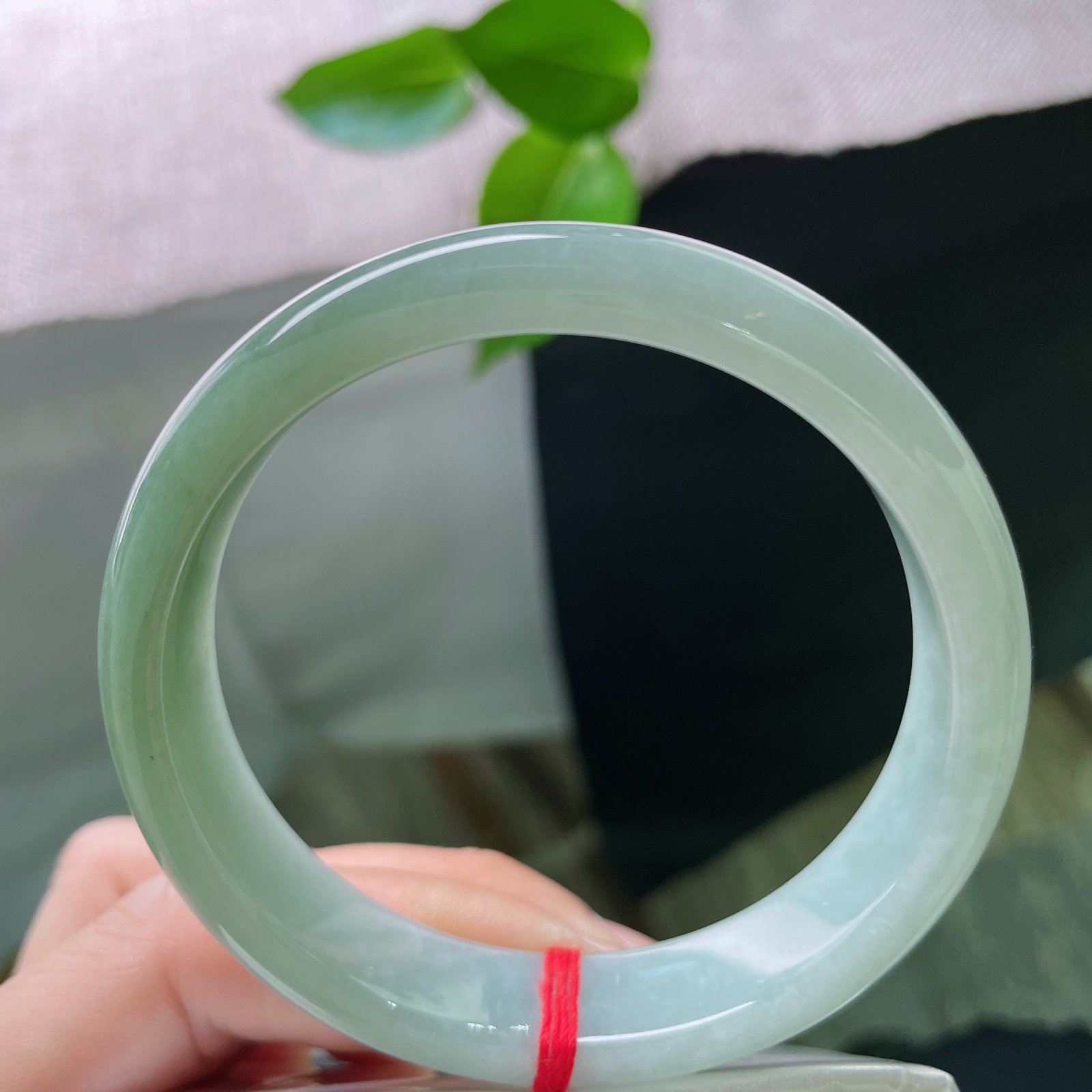 57.8/12.9/7.2，油绿底正圈，肉质细腻干净，颜色由浅入深，过渡自然，无纹裂