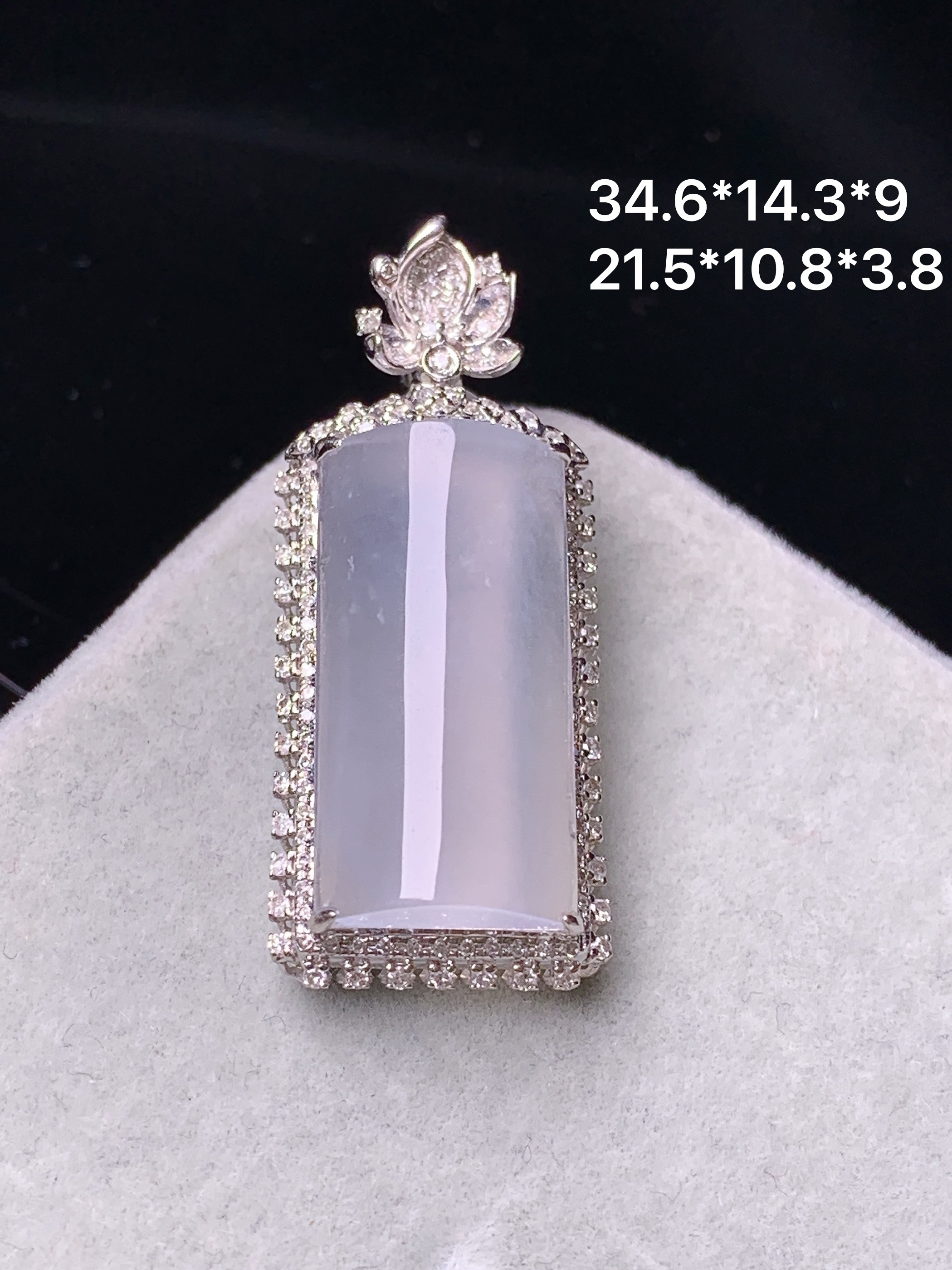 18k金钻镶嵌冰种玉柱吊坠 玉质细腻 色泽艳丽清新 水润亮眼 整体尺寸34.6*14.3*9g2