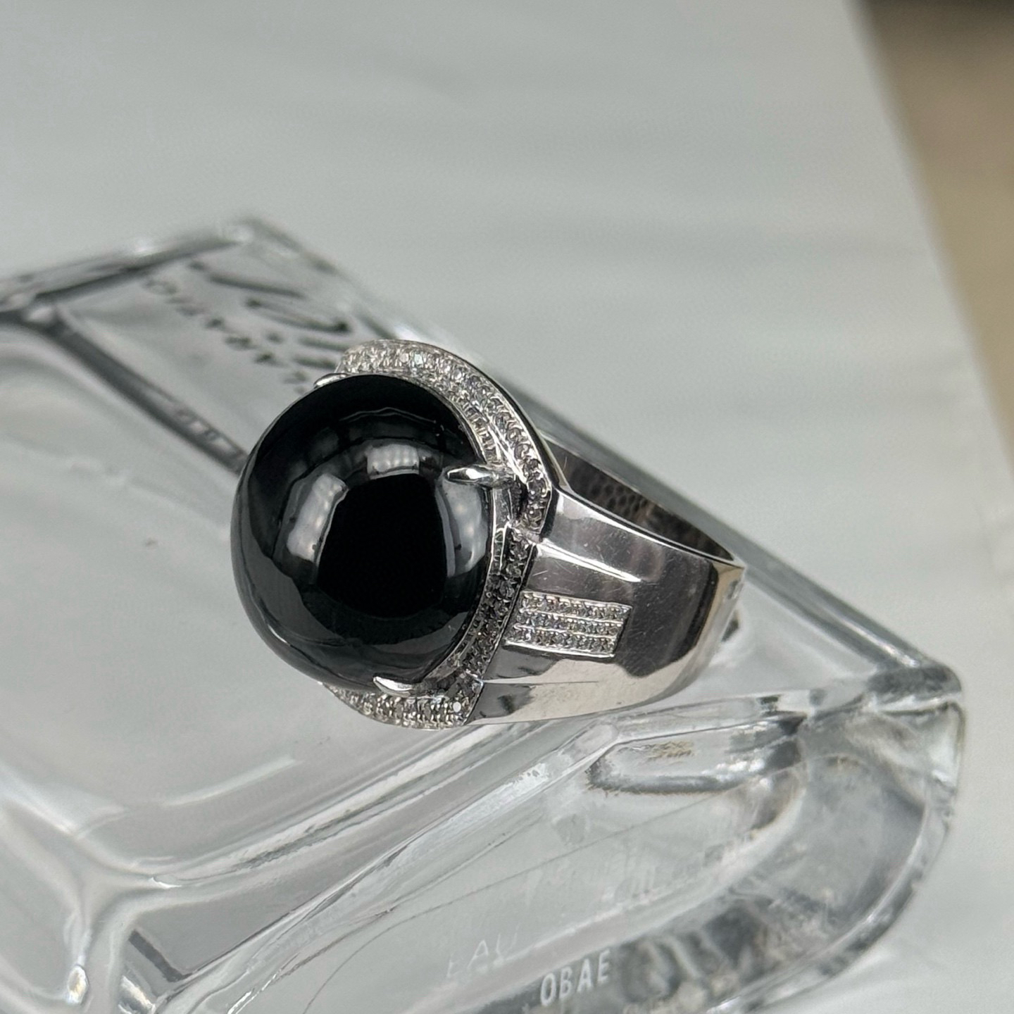 精品18k墨翠蛋面男戒 种好色正 黑度极好 打灯通透 油性十足 重金豪镶 尺寸17