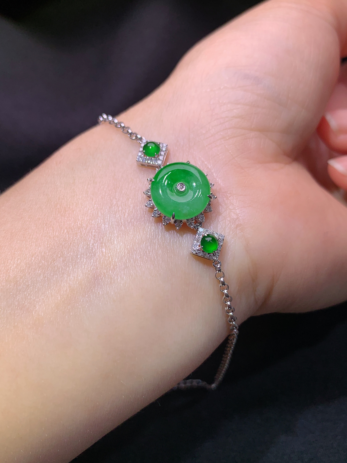 阳绿平安扣手链，18k金镶嵌，简约时尚，冰润色阳，种水足，Yh1 尺寸10.8*3