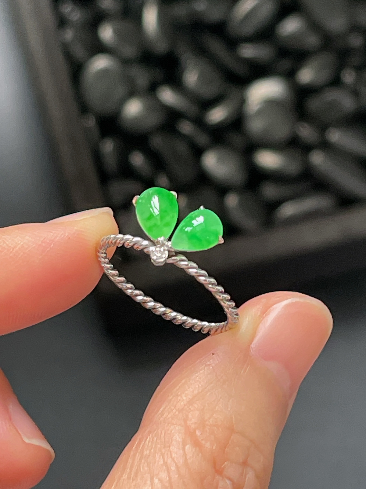 18k金翡翠绿色戒指