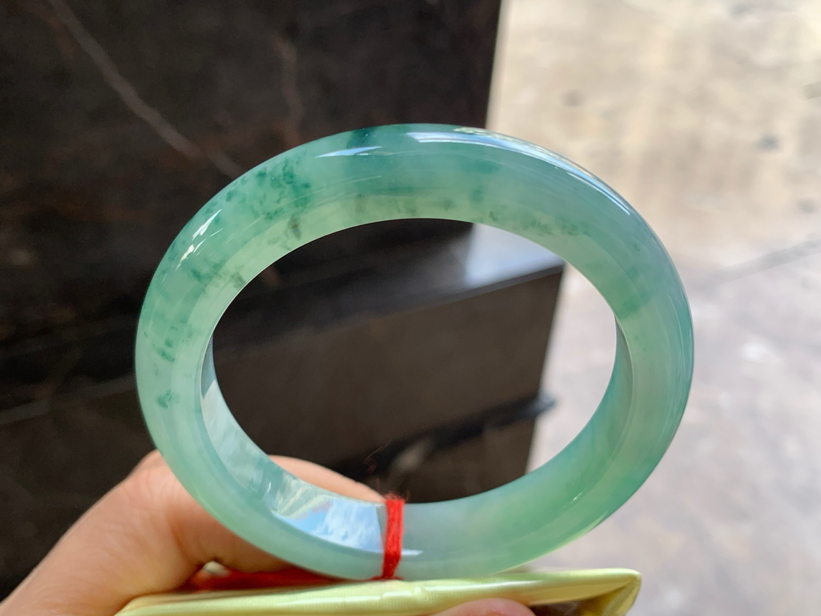 57-12.1-9.7

飘花手镯^_^鲜艳 玉质温润 细腻